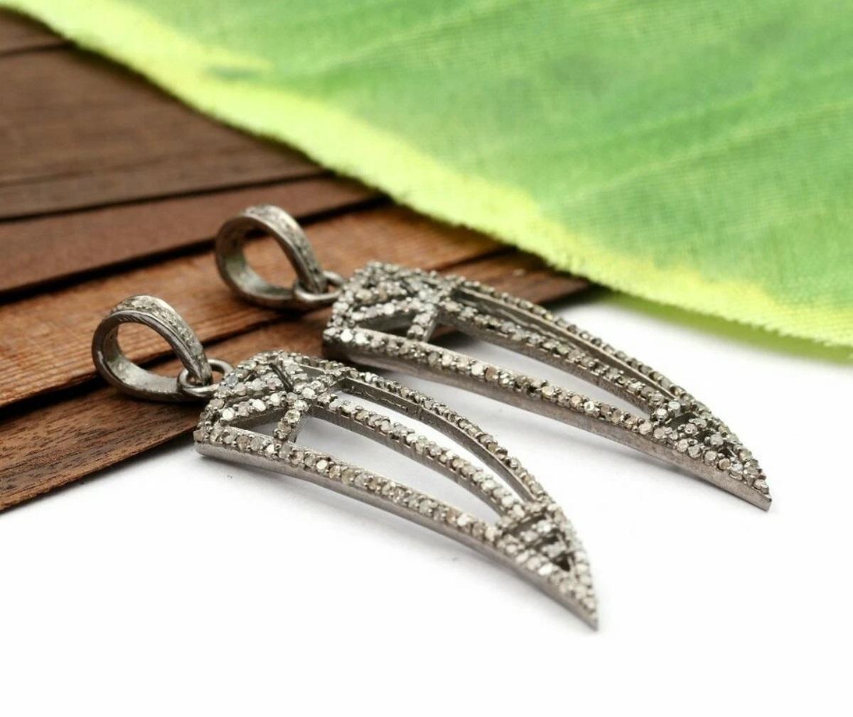 Saber Tooth Pendant 925 Silver Pave Diamond Tooth Pendant Graduation Gift Charm. en vente 2