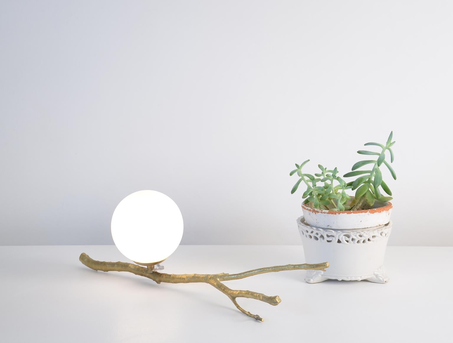 Sabiá Brazilian contemporary poetic minimalist table lamp in bronze cast design by Cristiana Bertolucci
Table lamp produced in cast bronze.
Literal inspiration of nature, the Sabia lamp line is produced in cast bronze where the twig itself serves as
