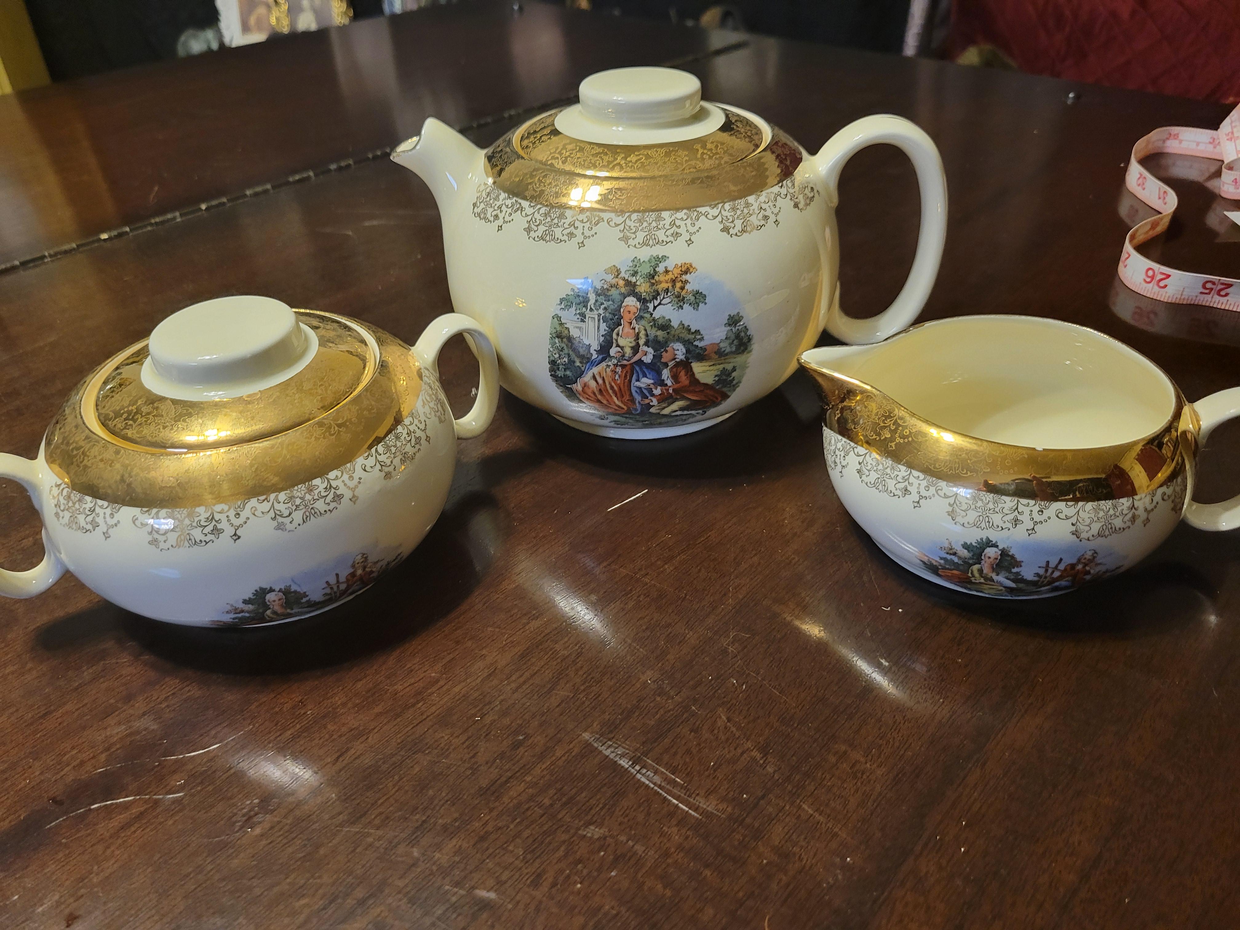 Early Victorian Sabin Crest-o-Gold 22K China Set with Teapot - 15 Pieces For Sale