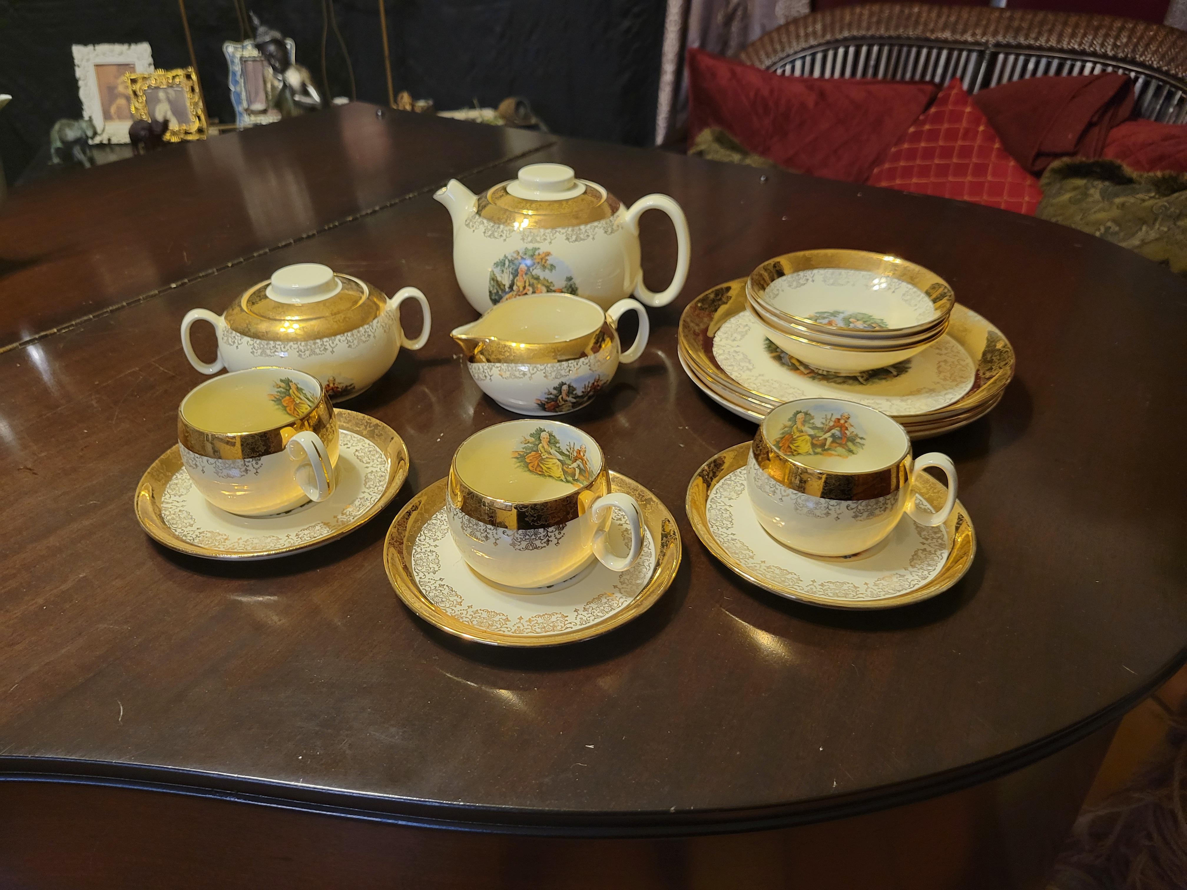 Porcelain Sabin Crest-o-Gold 22K China Set with Teapot - 15 Pieces For Sale