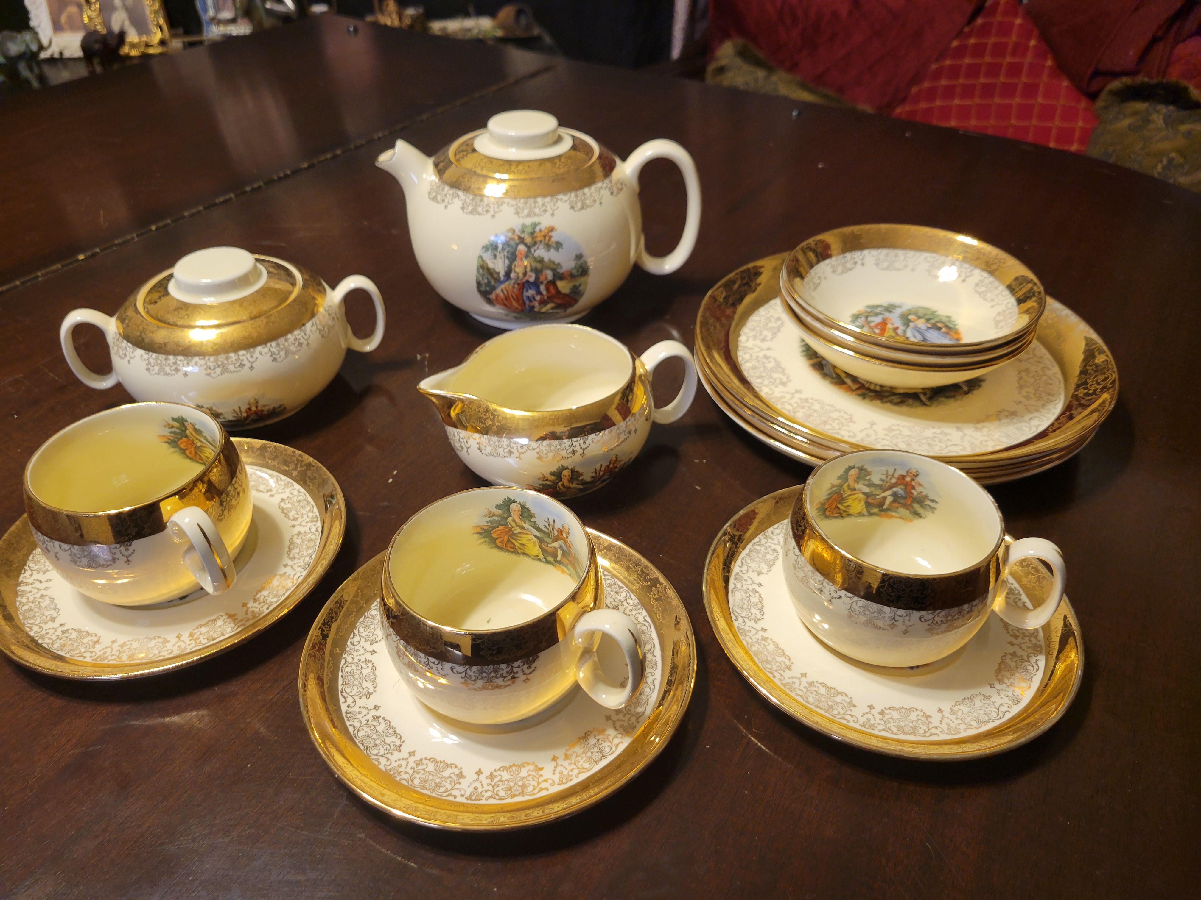 Sabin Crest-o-Gold 22K China Set with Teapot - 15 Pieces For Sale 2