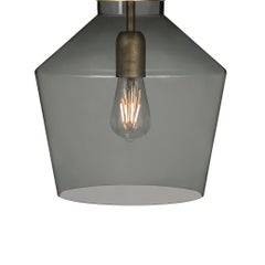 Sabina Grubbeson Fenomen con lampada da soffitto in vetro fumé di Konsthantverk