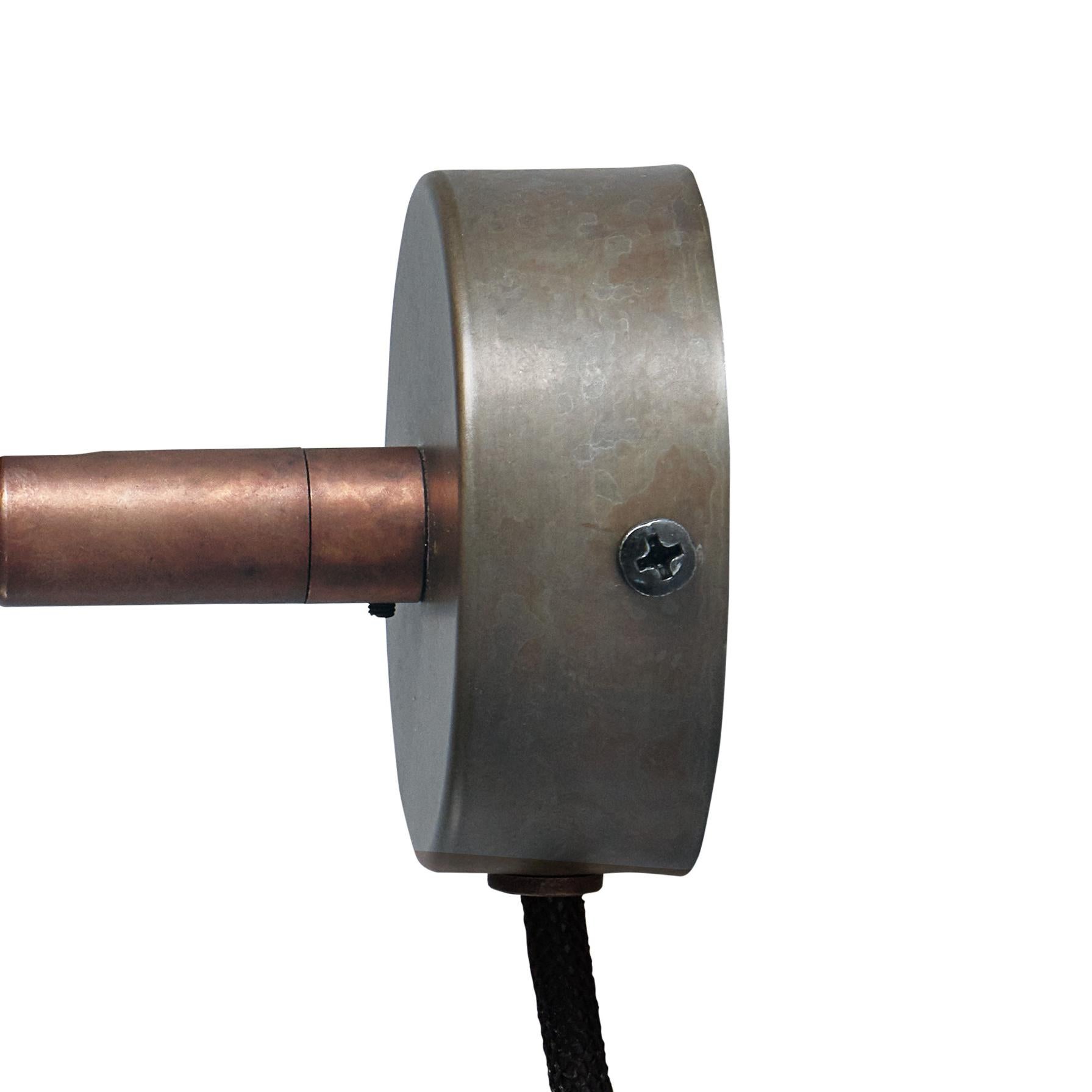 Sabina Grubbeson Lámpara de pared de cuero y hierro Kusk by Konsthantverk Escandinavo moderno en venta
