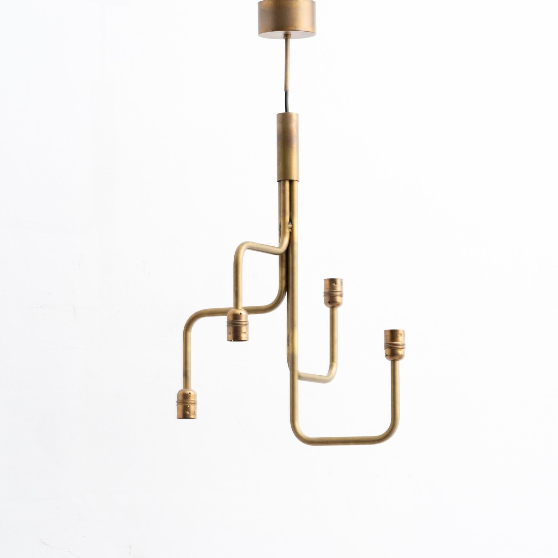 Ceiling lamp designed by Sabina Grubbeson manufactured by Konsthantverk Tyringe in Sweden.

Strapatz ceiling small
Measures: D 450 mm
H 600 mm, cord 3 m
Max 4 x 60 W E27
3414-6 raw brass
Bulbs not included.
The lamps are wiring with standard Europe