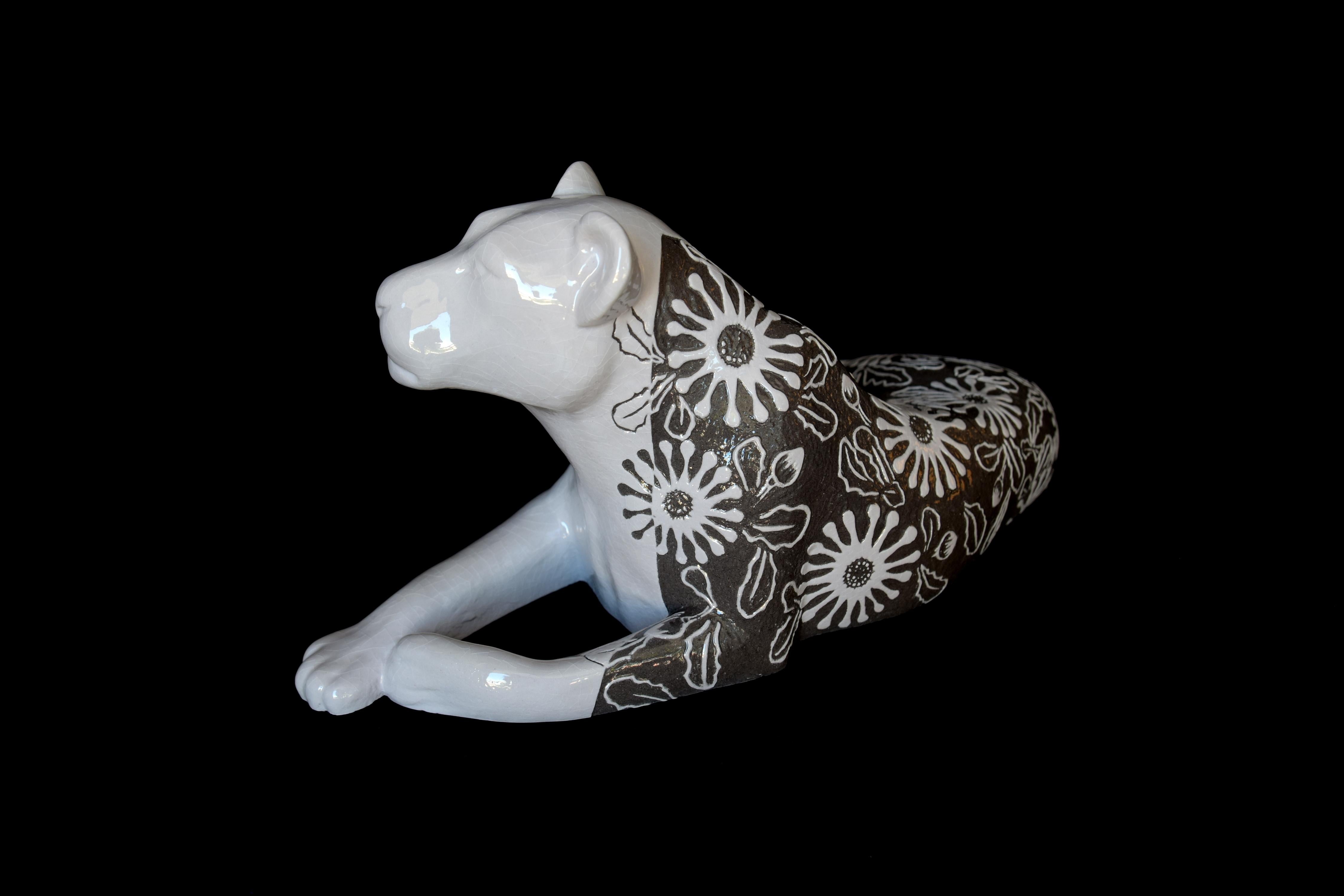 Sabina Pelc Figurative Sculpture - "Lioness - Osteospermum", unique, animal sculpture, ceramic, sgraffito technique