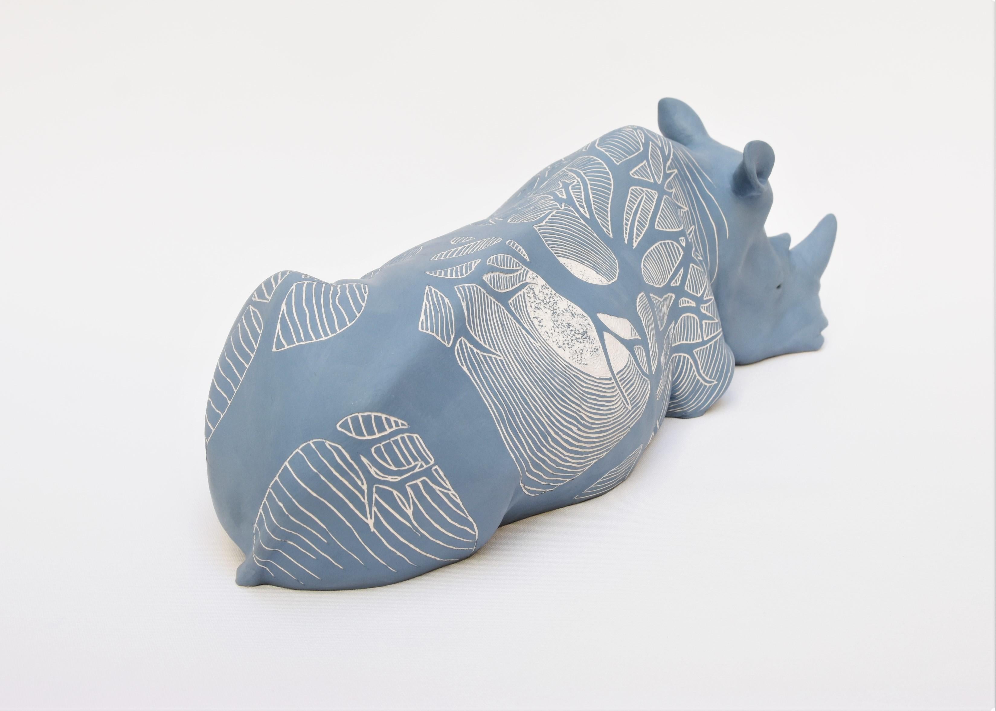 « Rhinoceros - Le clair de lune », sculpture animalière unique, céramique, technique sgraffite en vente 1