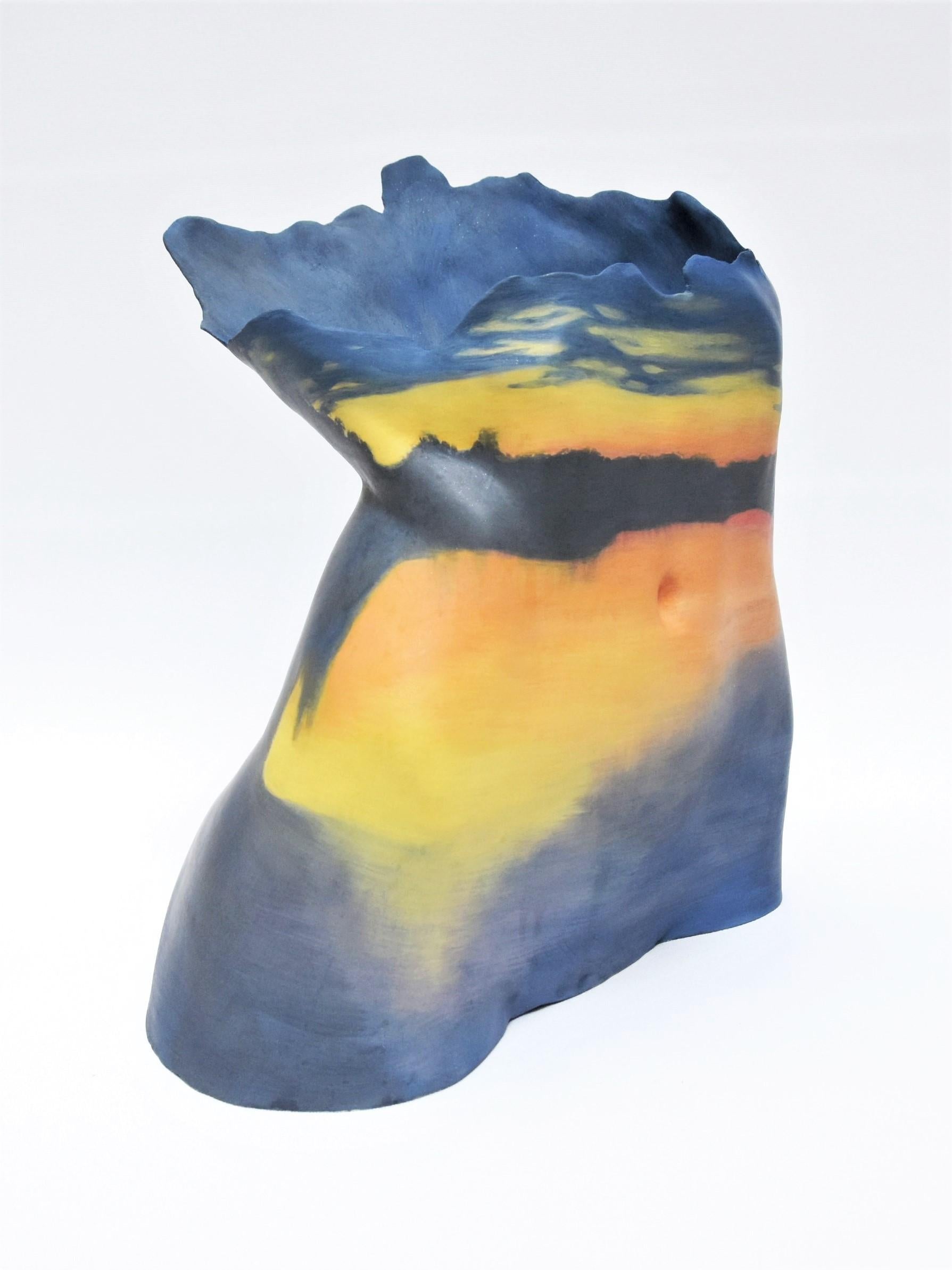 „Sunset Over The Lake“, einzigartige figurative Skulptur, Keramik, Gemälde, Landschaft – Sculpture von Sabina Pelc