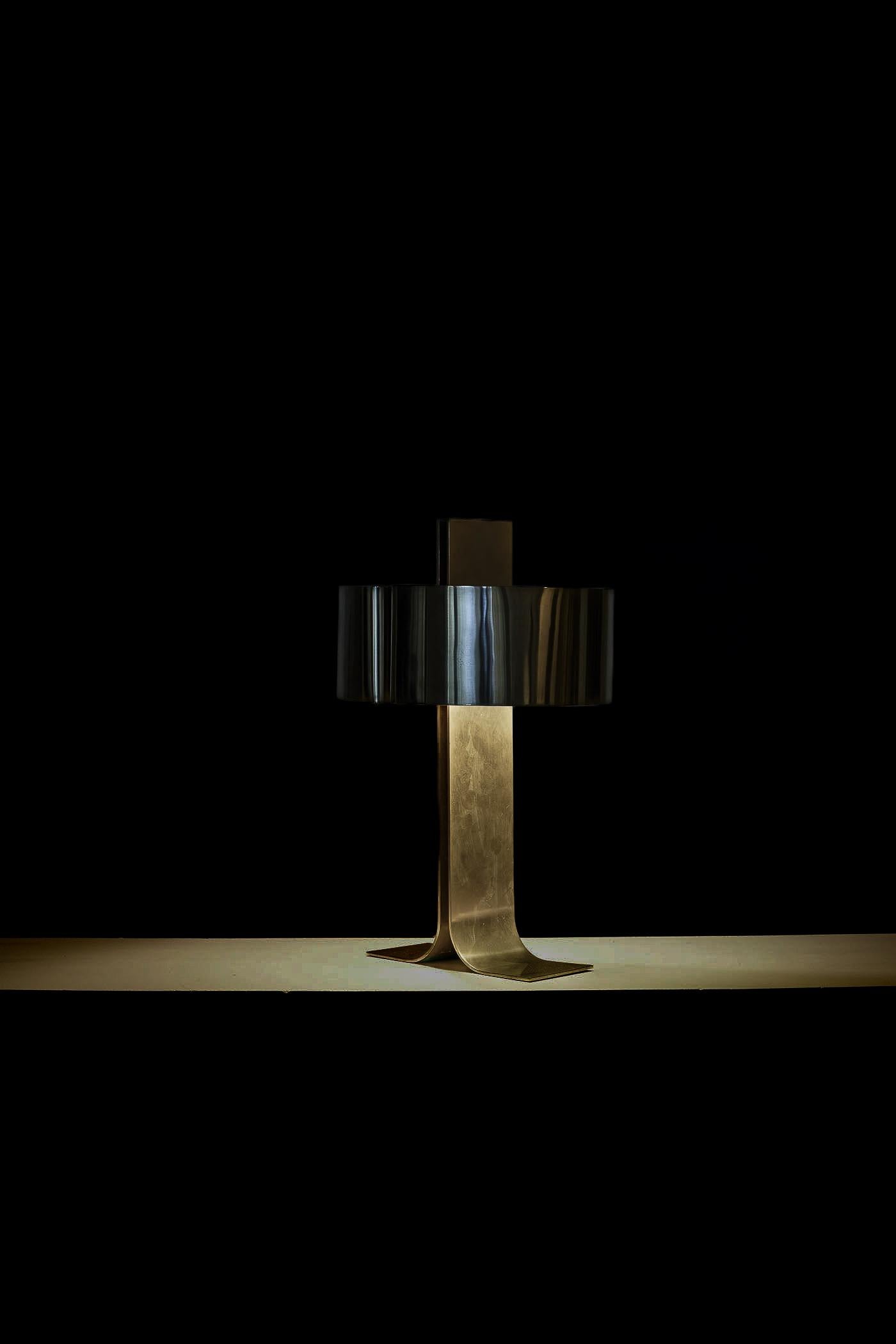Table lamp model Pingoin by Sabine Charoy, 1970s. Brushed metal lamp produced by Verre Lumière. Minimal signs of wear. It is in working condition.
LP1197