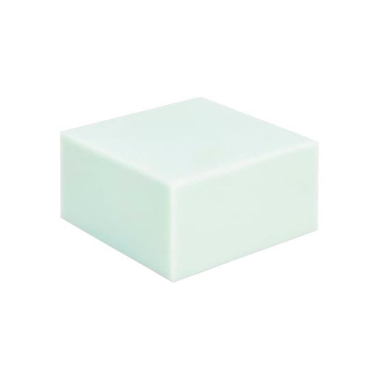 XXIe siècle et contemporain Sabine Marcelis Contemporary Mint Candy Cube Low Side Table High Cast Resin (Table d'appoint basse en résine moulée à la menthe)  en vente