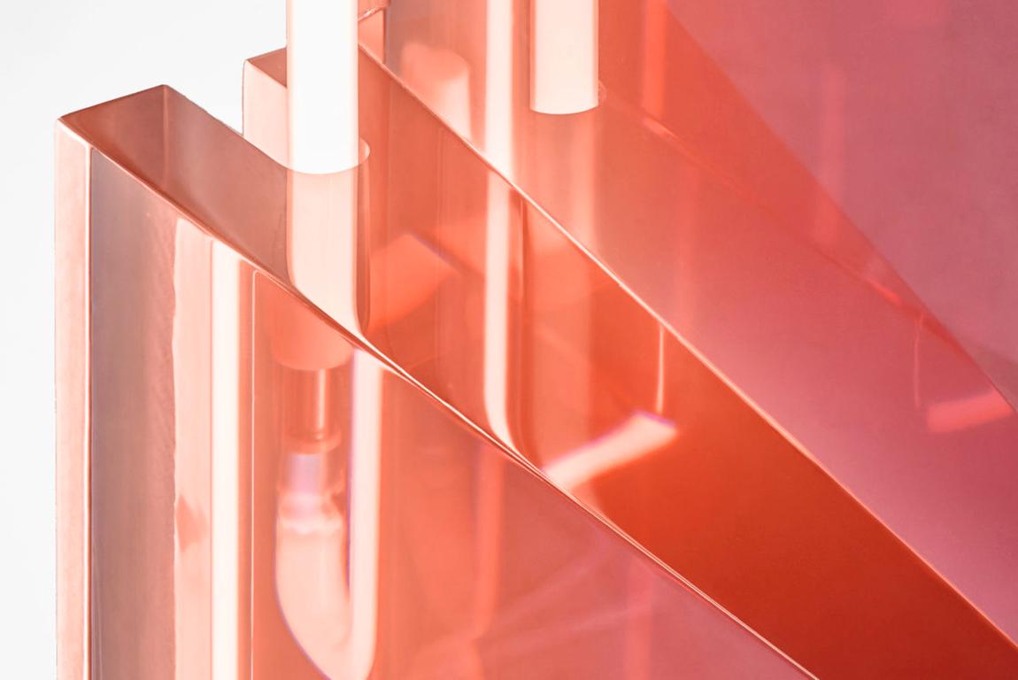 Sabine Marcelis Totem 60 Lampadaire Rose Crimson Translucide Résine et Neon Neuf - En vente à Barcelona, ES