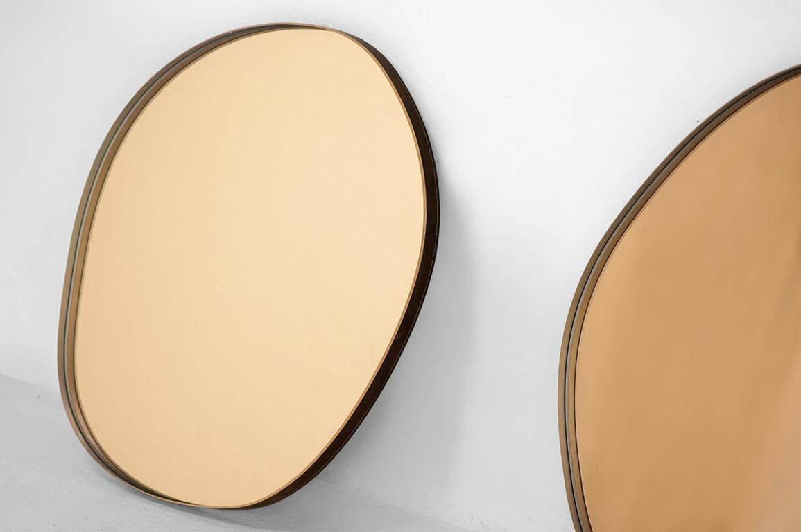 Sabine Marcelis & Brit Van Nerven

Wall mirror model “Copper” from the series “Seeing glass”
Produced for Side Gallery
Rotterdam, 2016
Mirror, glass, colorfoil metal mounting system

Seeing glass is a series of glass objects. Through the use of