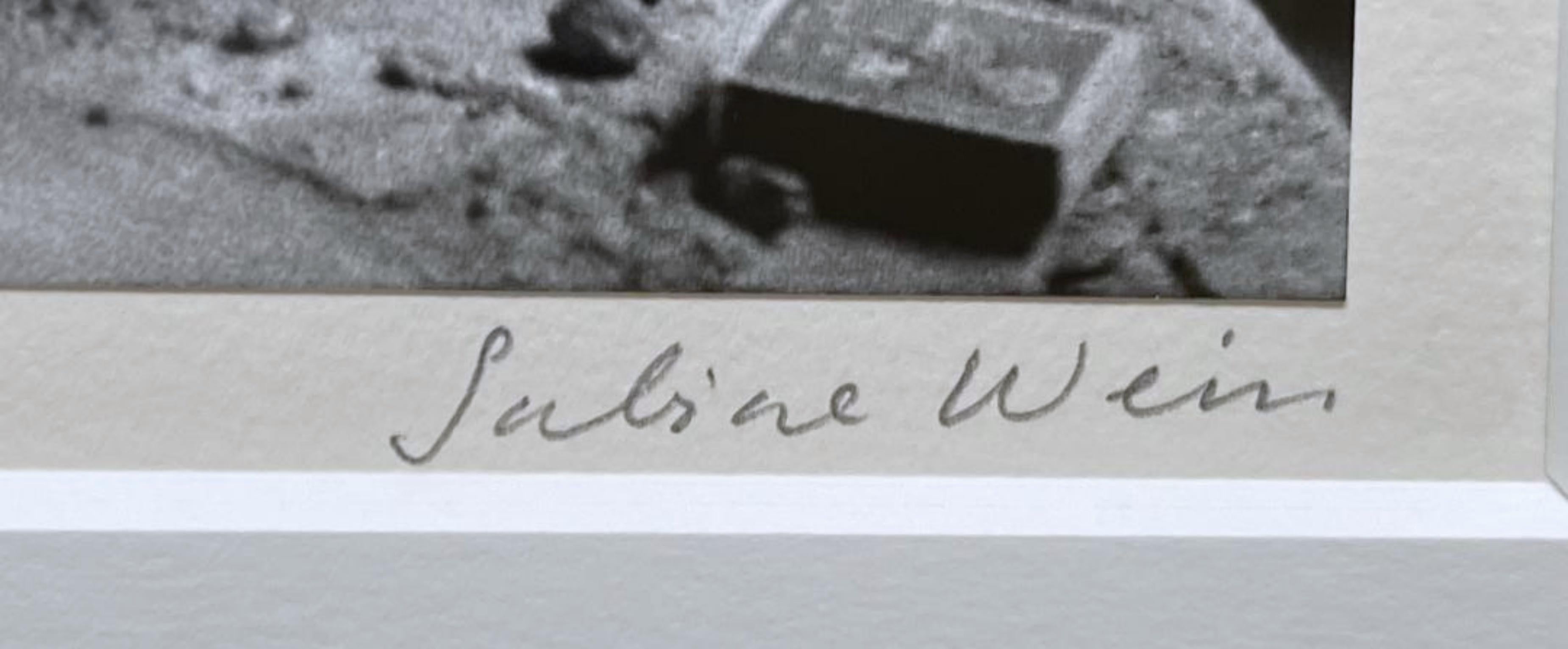 Sabine Weiss
Alberto Giacometti dans son Atelier, 1954 (Giacometti in seinem Atelier), um 1970
Gelatinesilberdruck auf Papier
Signiert in Graphit von Sabine Weiss auf dem Passepartout direkt unter der Fotografie
Inklusive Rahmen
Dieses mittlerweile