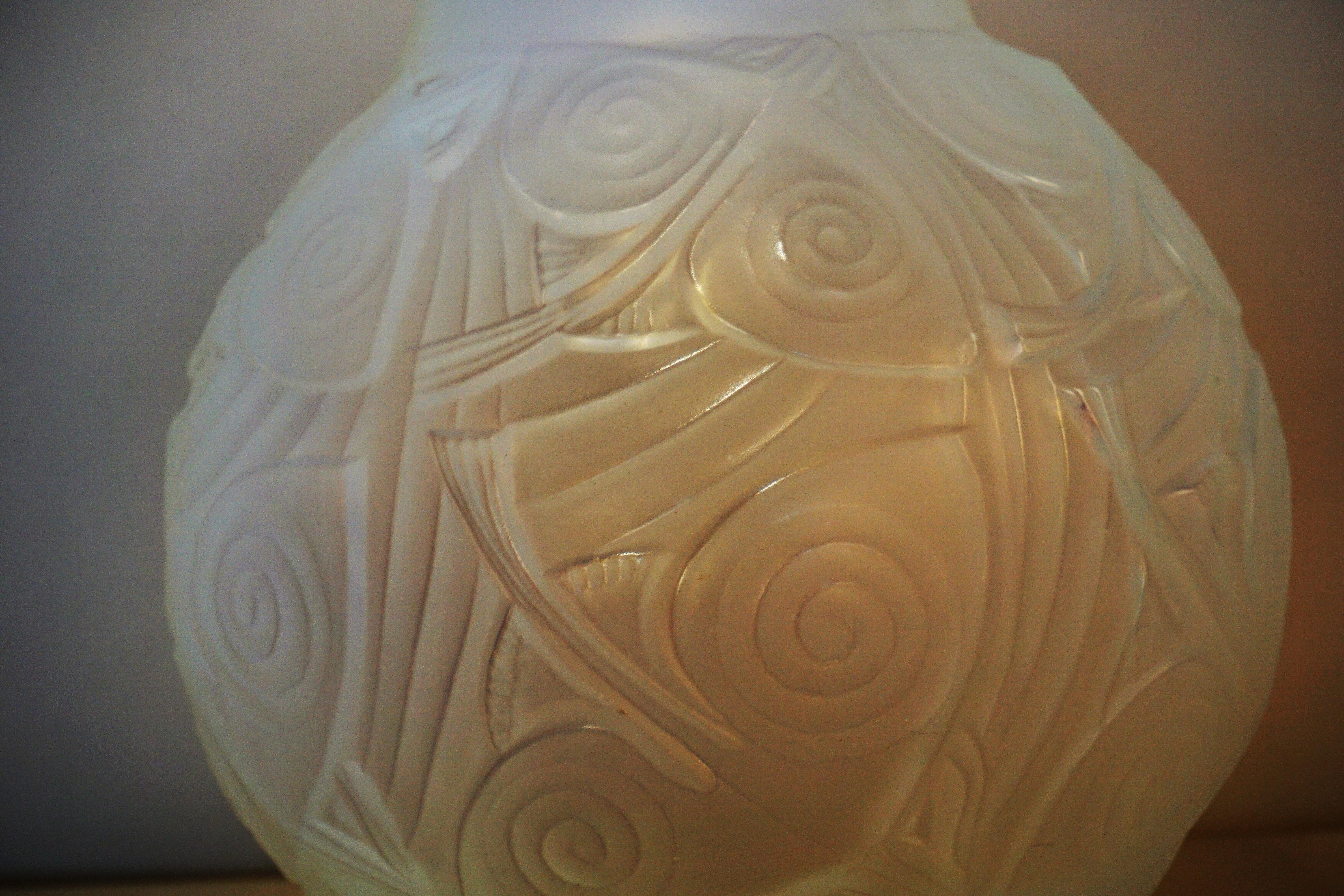 Opalescent glass vase circle 1930s by Sabino.