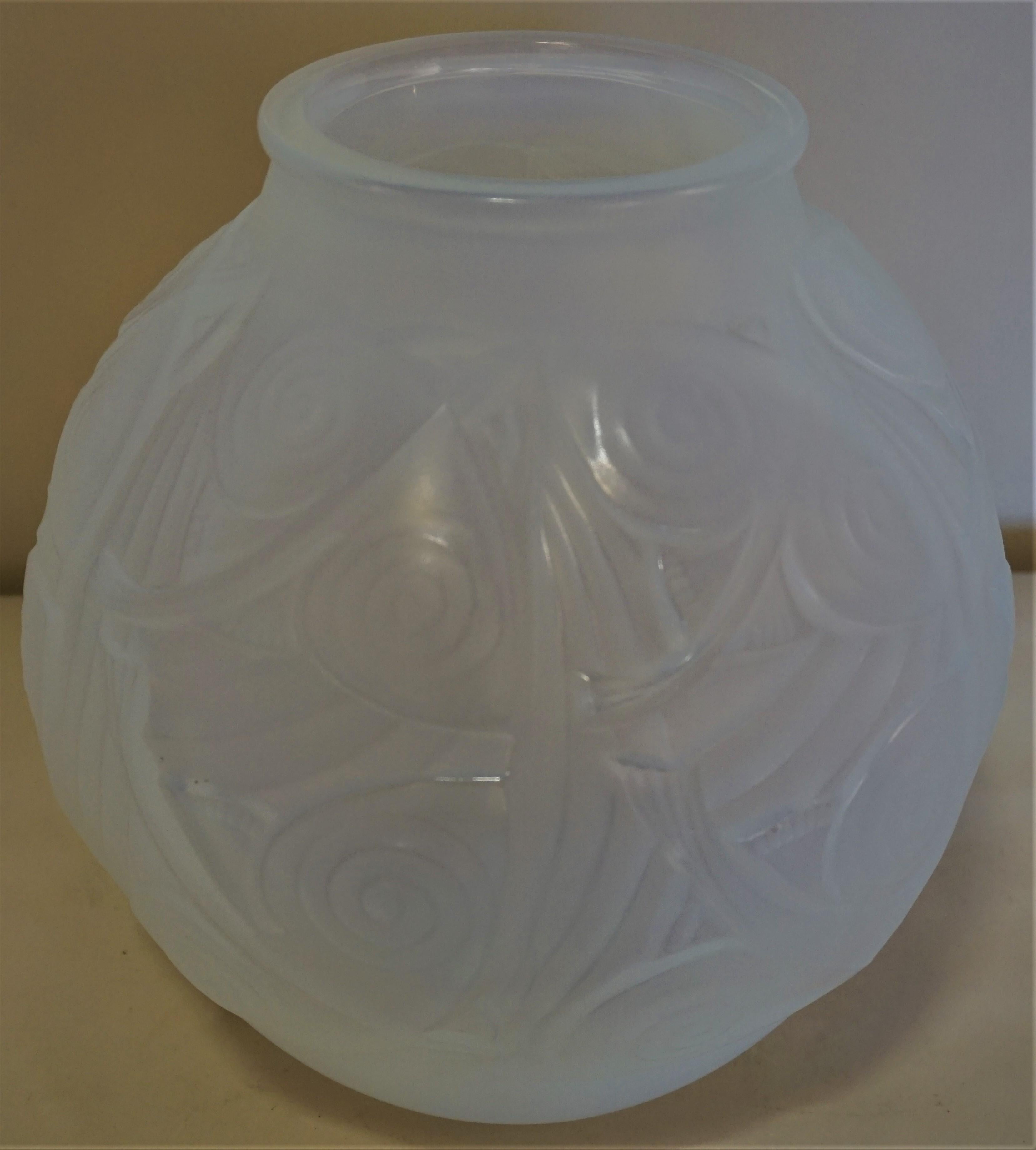 French Sabino 1930s opalescent Glass Art Deco Vase