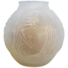 Vase Art Déco en verre opalescent Sabino 1930