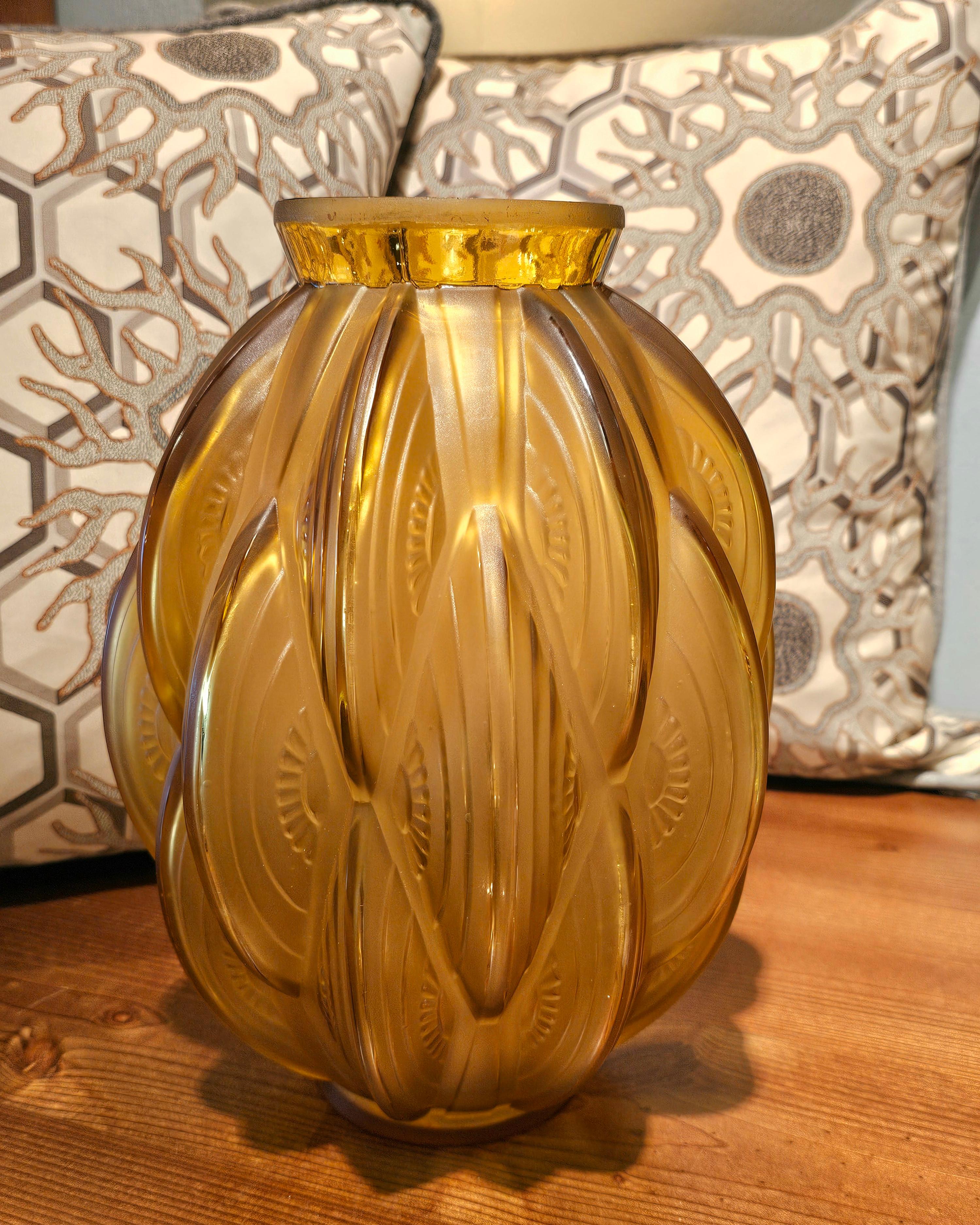 French Sabino Art Deco Crystal Vase