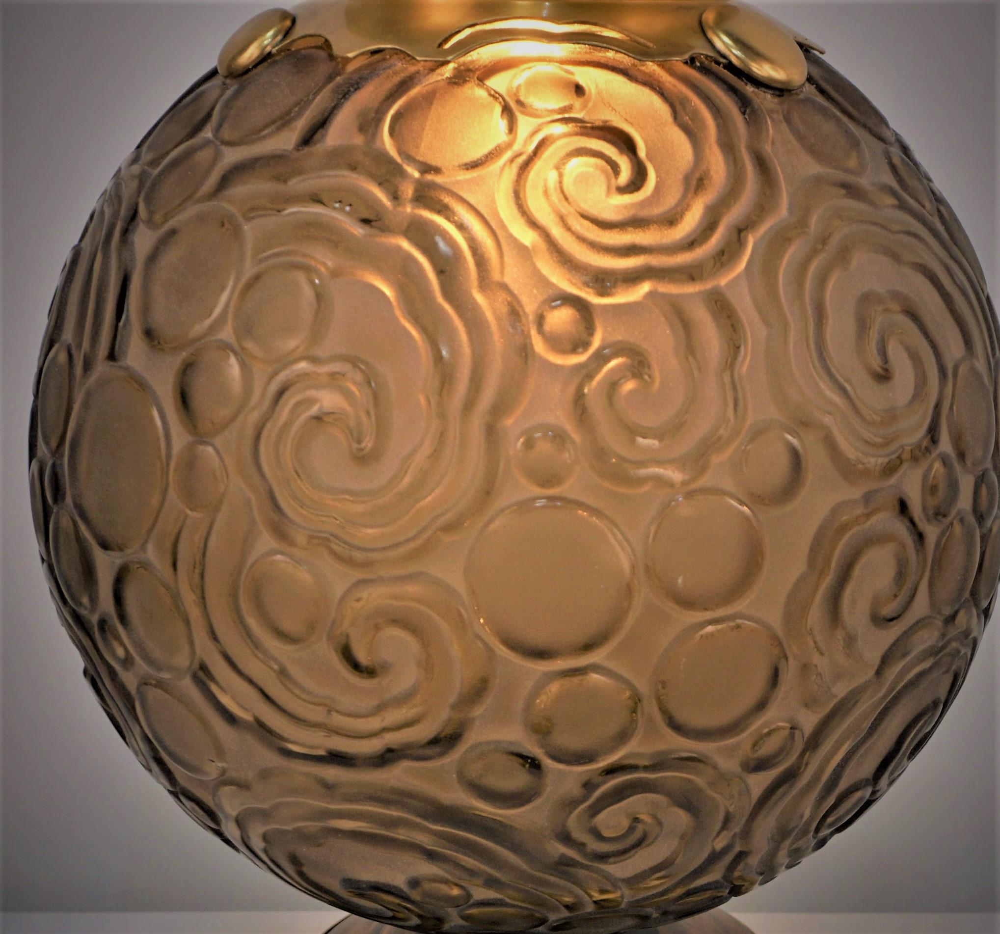 Sabino Art-déco-Tischlampe aus Glas und Dore-Bronze im Zustand „Gut“ im Angebot in Fairfax, VA