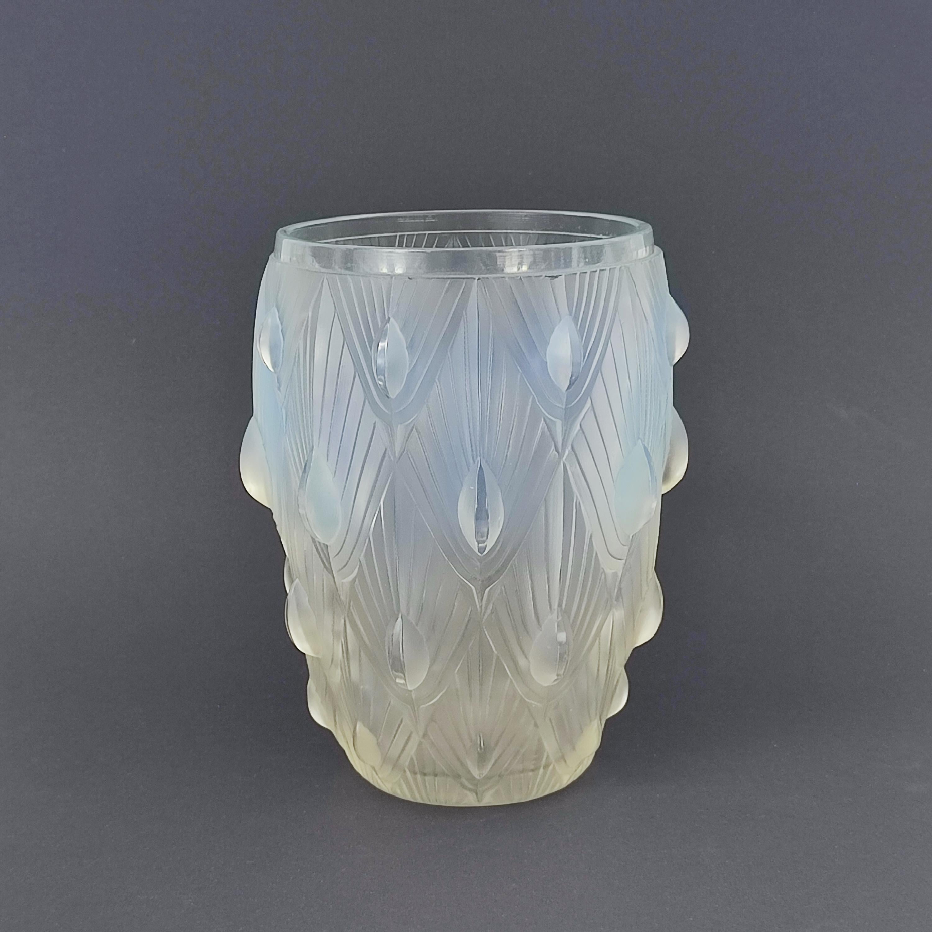 Vaso in vetro opalescente Sabino Art Glass, Francia, 1930 In condizioni ottime in vendita a Bochum, NRW