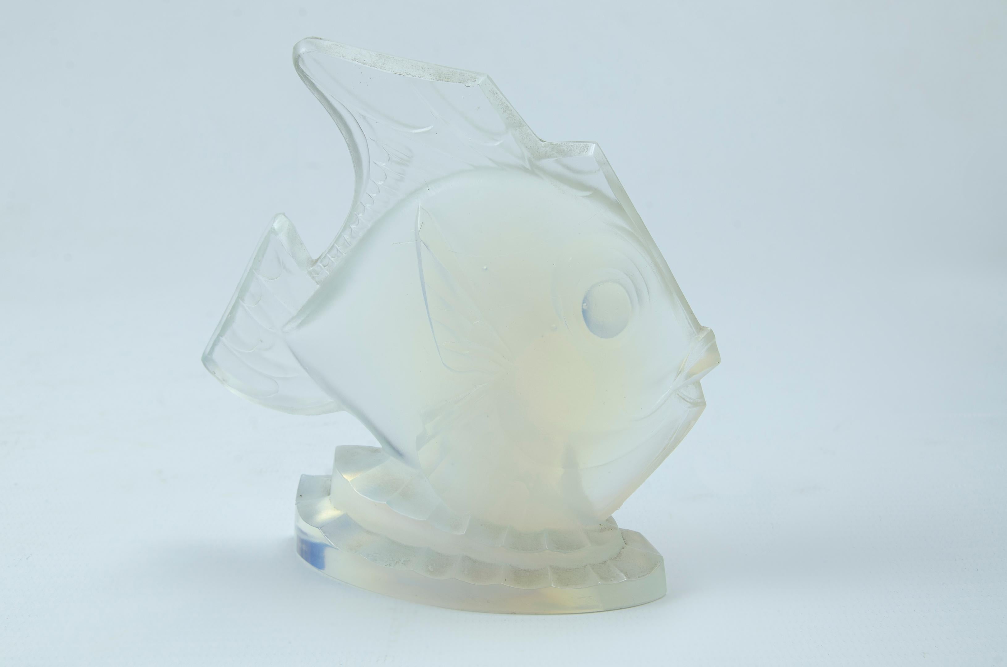 Sabino Künstlerisches opalisierendes „Fisch“ aus Glas (Art déco) im Angebot