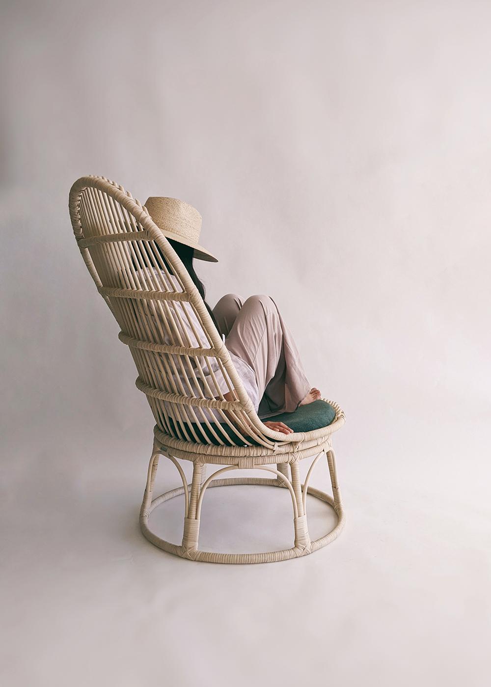 Sabino is an exploration around our Cala hanging chair, for which we designed a pedestal base that makes it a generous and unique lounge chair, integrating a classic aesthetic with a contemporary silhouette, seeking to transcend time.

Sabino is