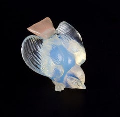 Sabino, France. Two bird chicks in art glass, Art Deco opaline glass.