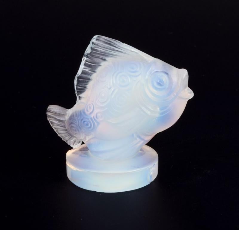 French Sabino, France. Two fish in Art Deco opaline art glass with  bluish tint. For Sale