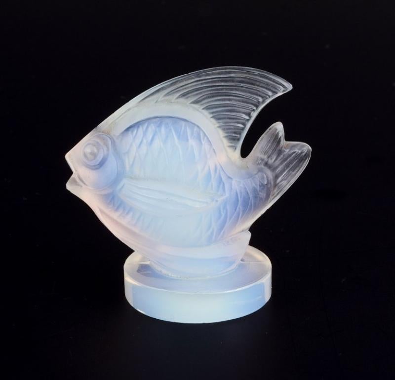 Mid-20th Century Sabino, France. Two fish in Art Deco opaline art glass with  bluish tint. For Sale