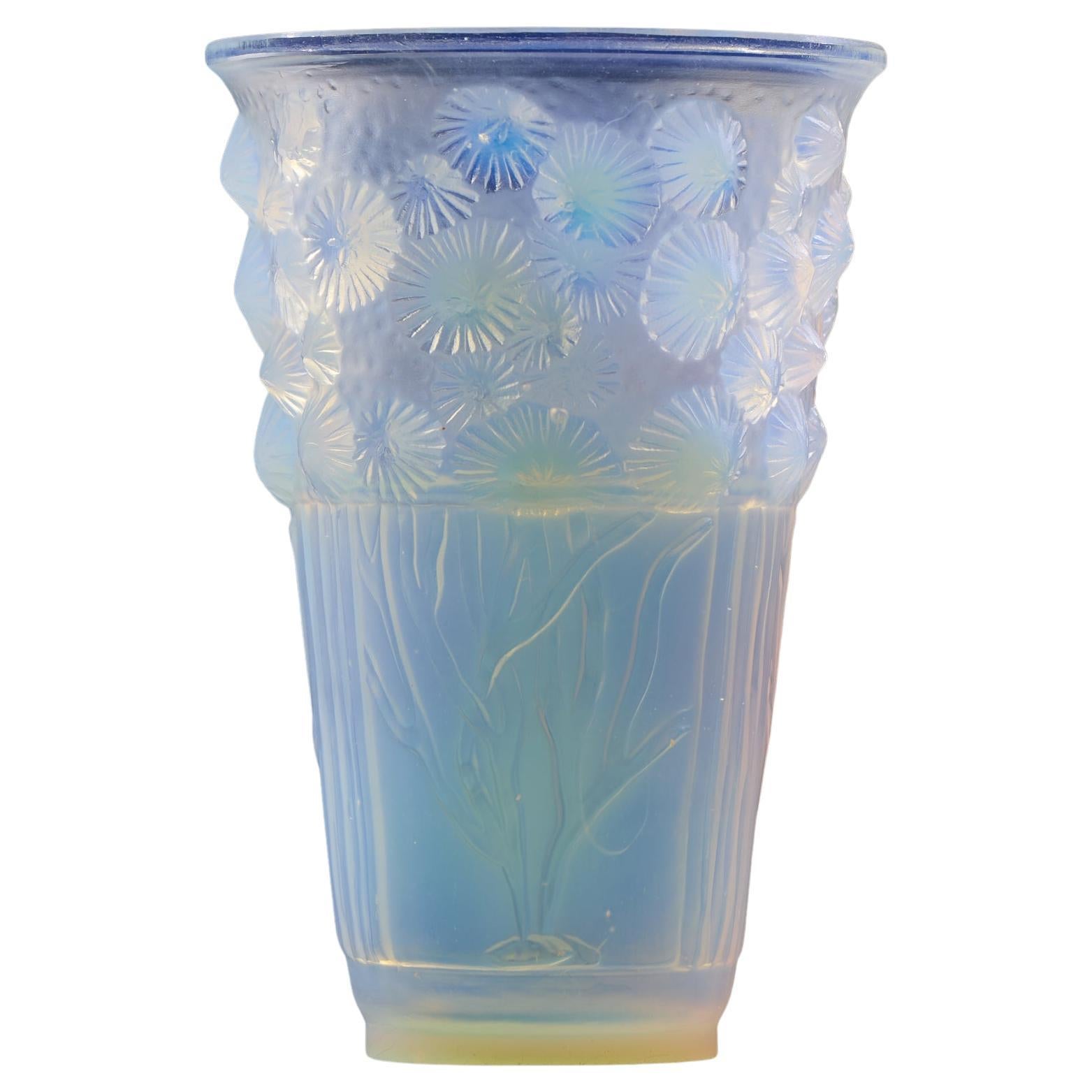 Sabino French 1930s Art Deco Opalescent Glass Vase