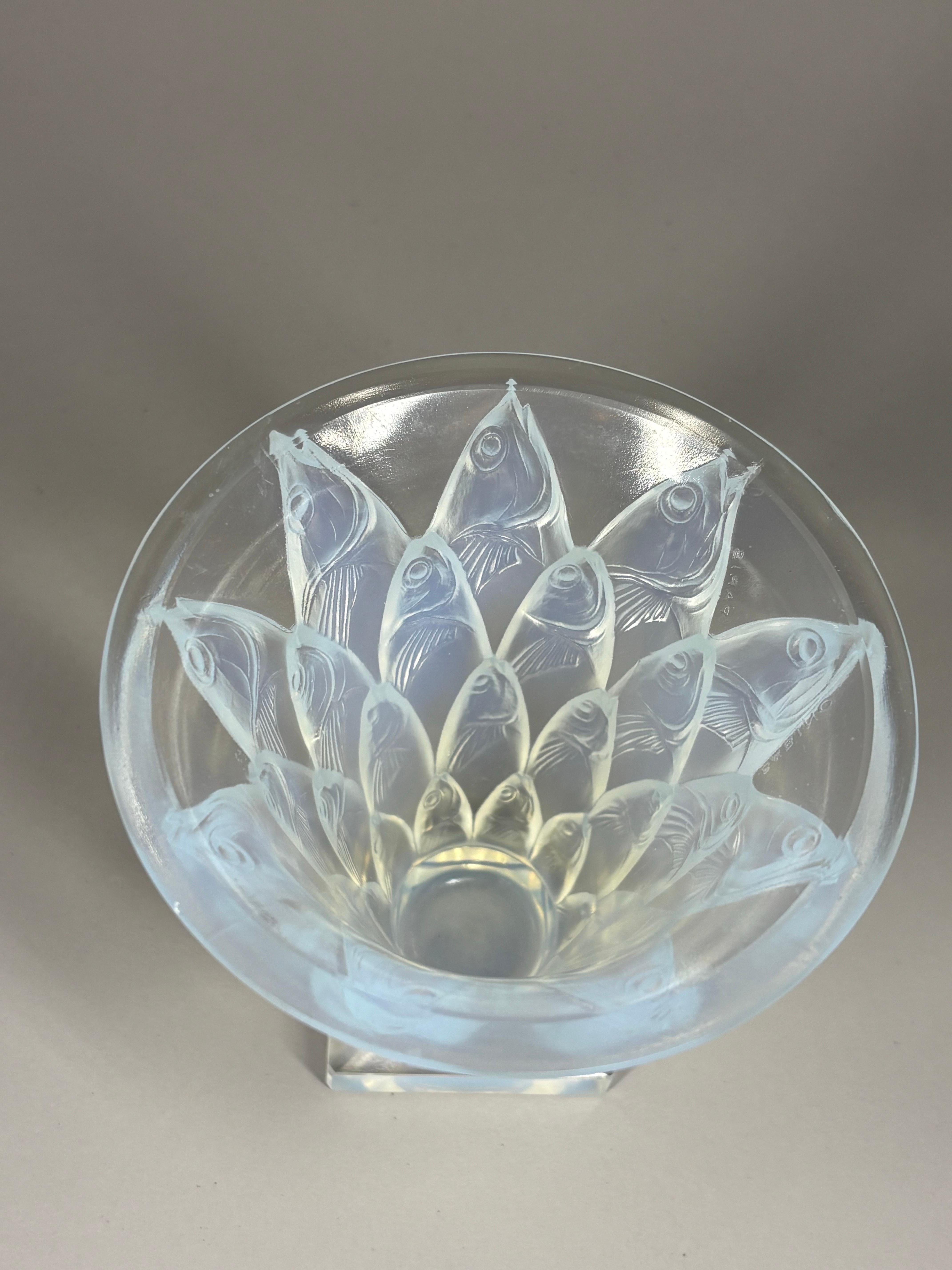 Sabino Paris Art Deco Opalescent Glass “Poissons” Fish Vase