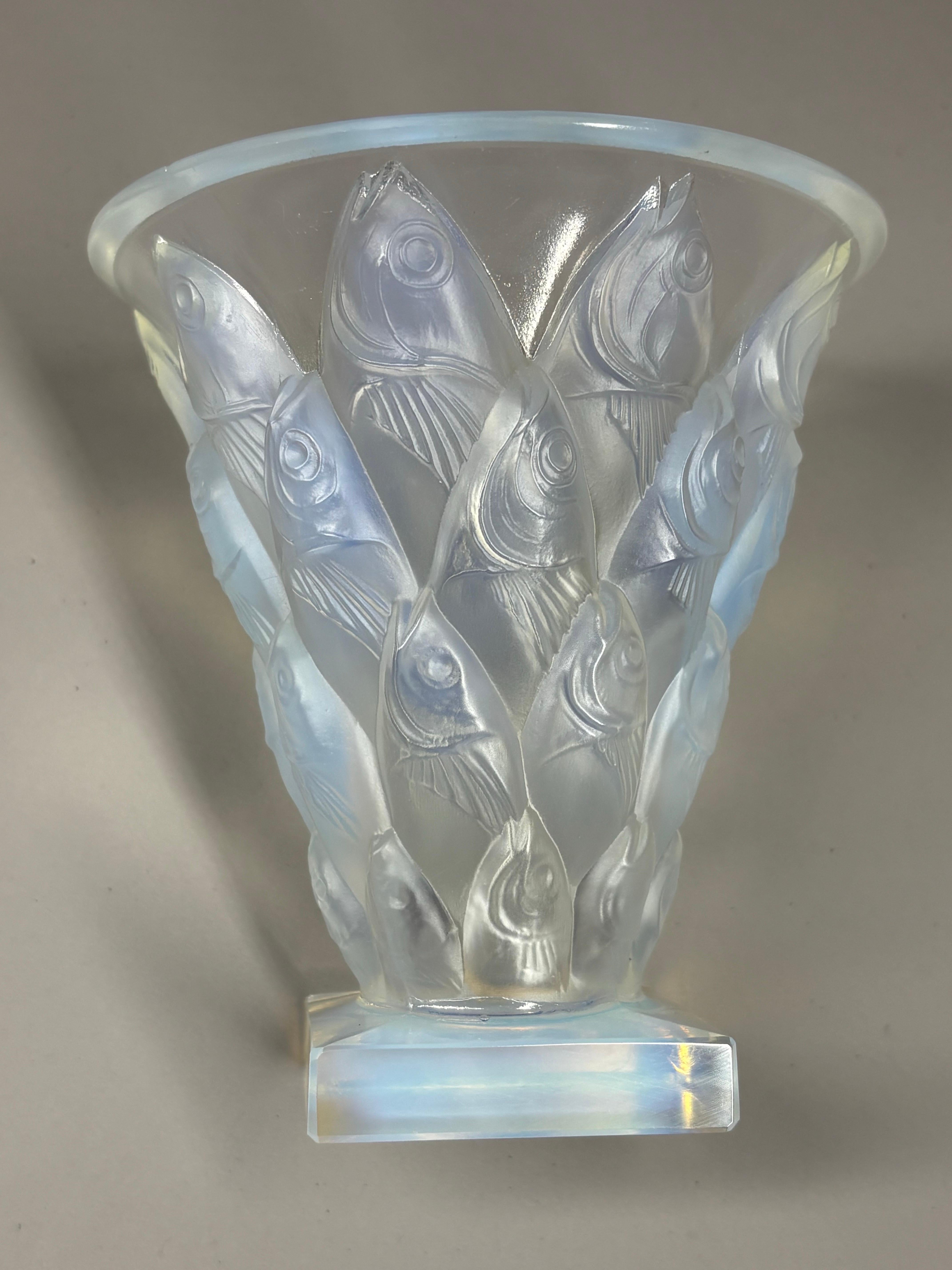 Sabino Paris Art Deco Opalescent Glass “Poissons” Fish Vase