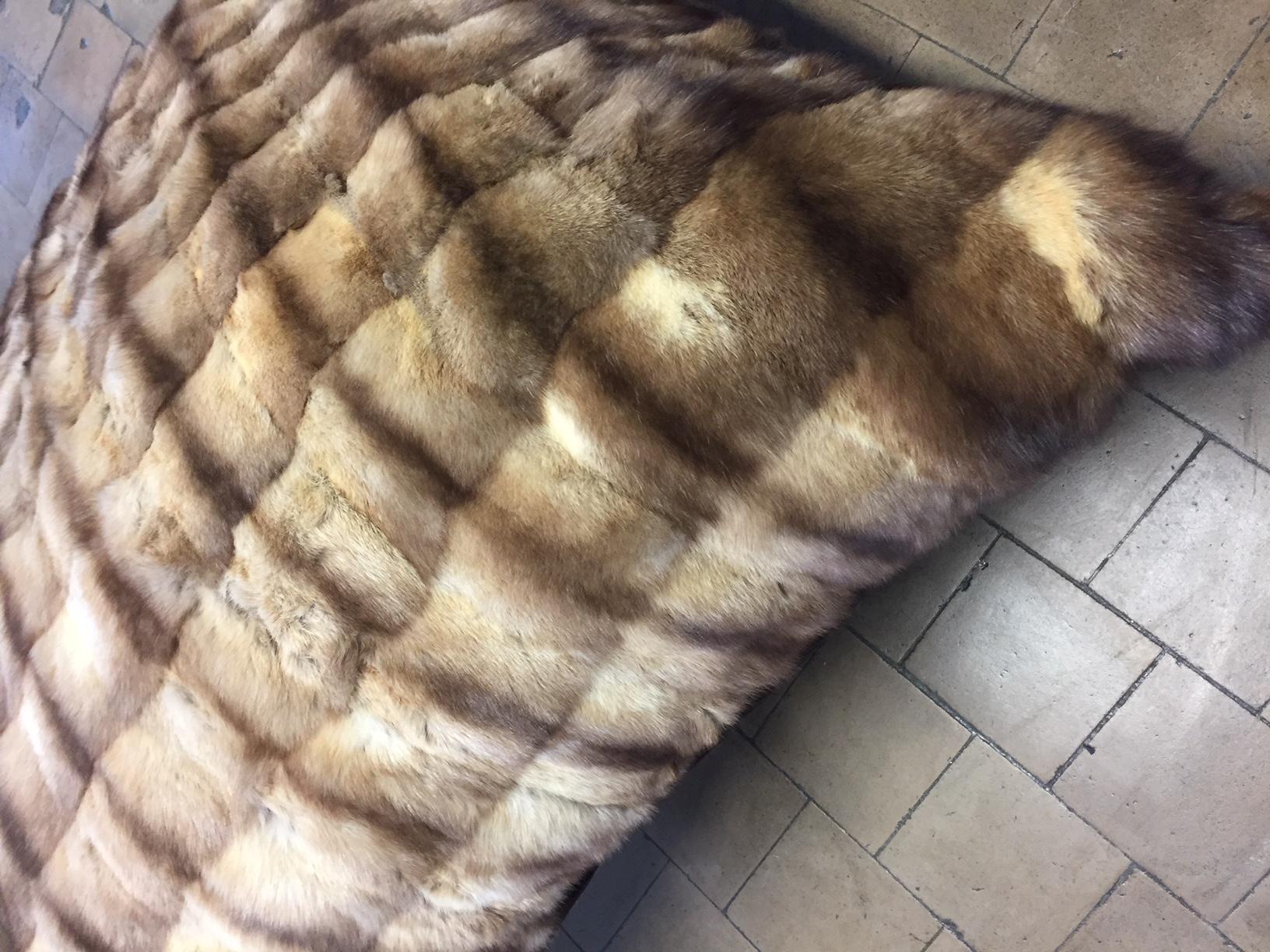 Cuscino da pavimento Sable Barguzin in colore marrone con avorio in vendita 2