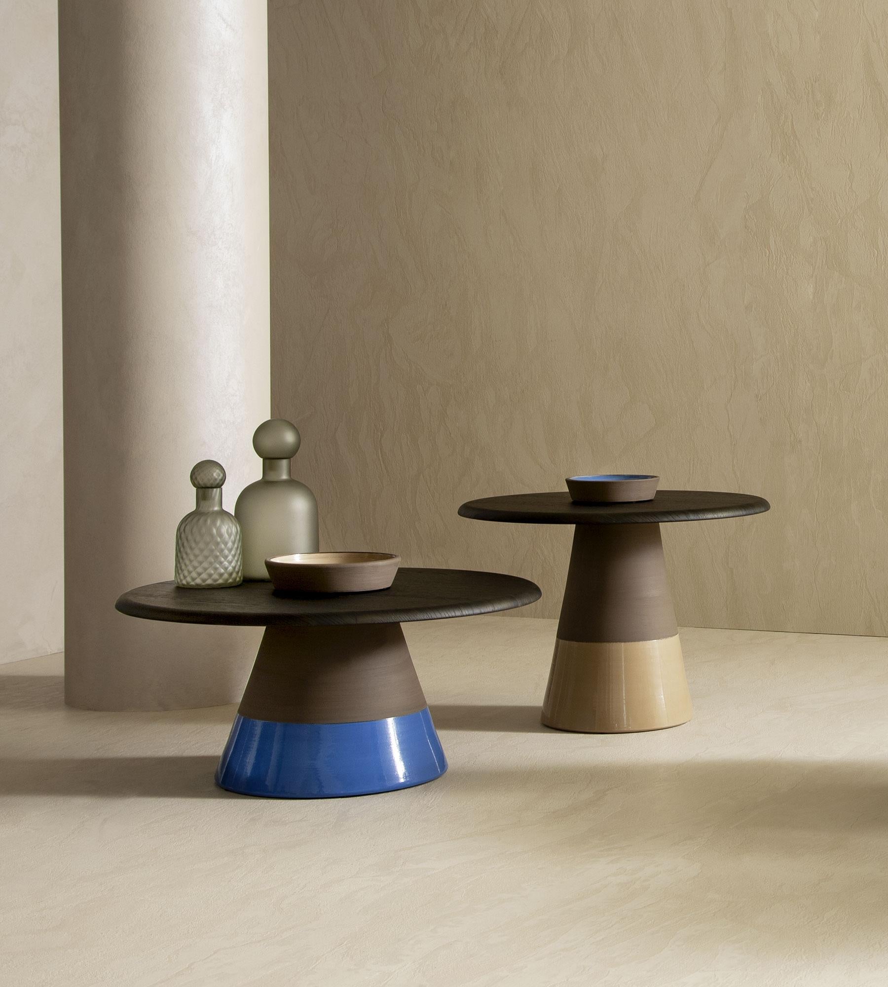 Sablier Laguna Oak and Clay Coffee Table by Morica Design
Dimensions: D 70 x W 70 x H 34 cm.
Materials: Laguna oak, clay.

Available in Canaletto Walnut, Laguna Oak, or Oak wood. Please contact us.
Available in different clay colors.

Coffee table