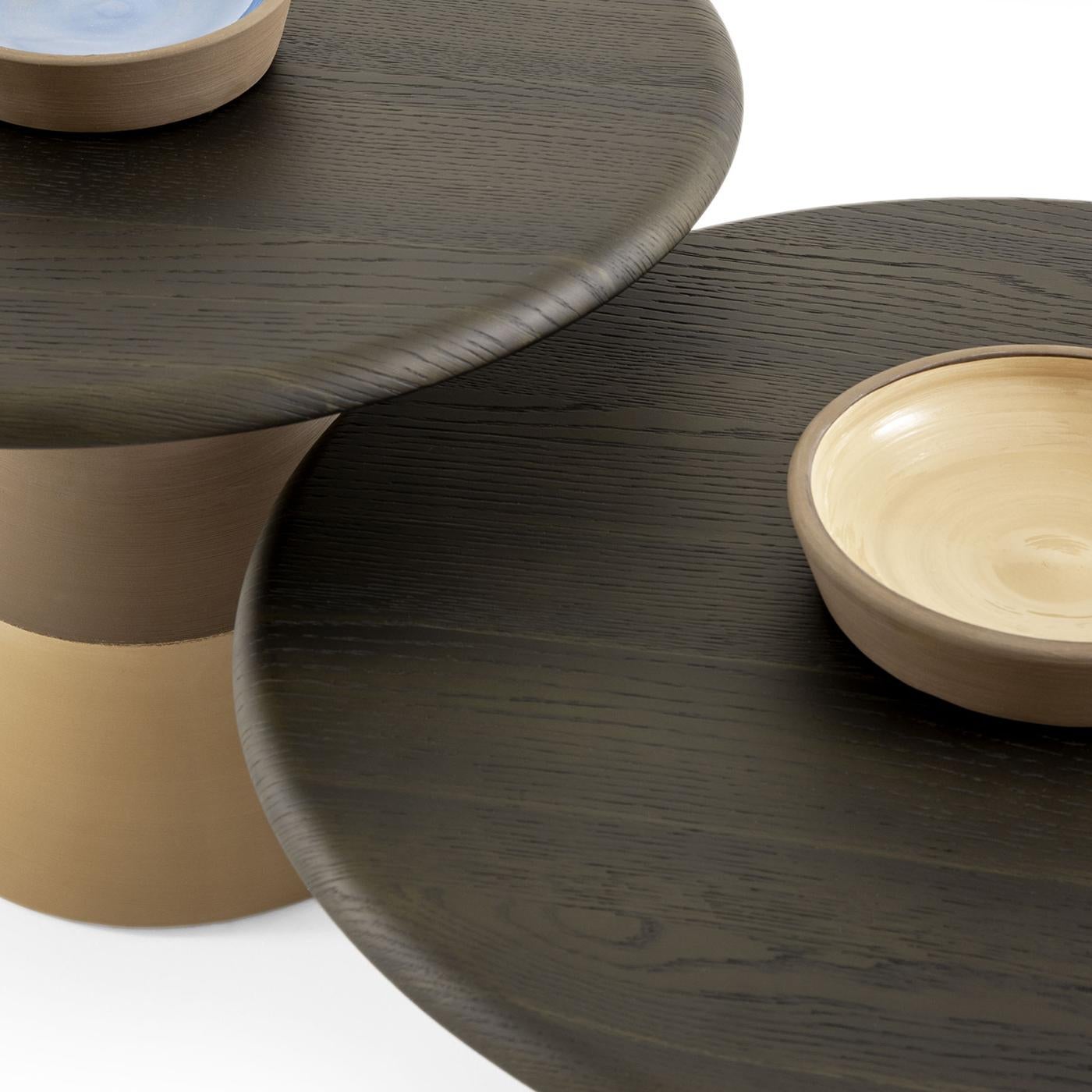 Mesa pequeña Sablier con base de arcilla y tablero chapado en roble Laguna de Morica Design Italiano en venta