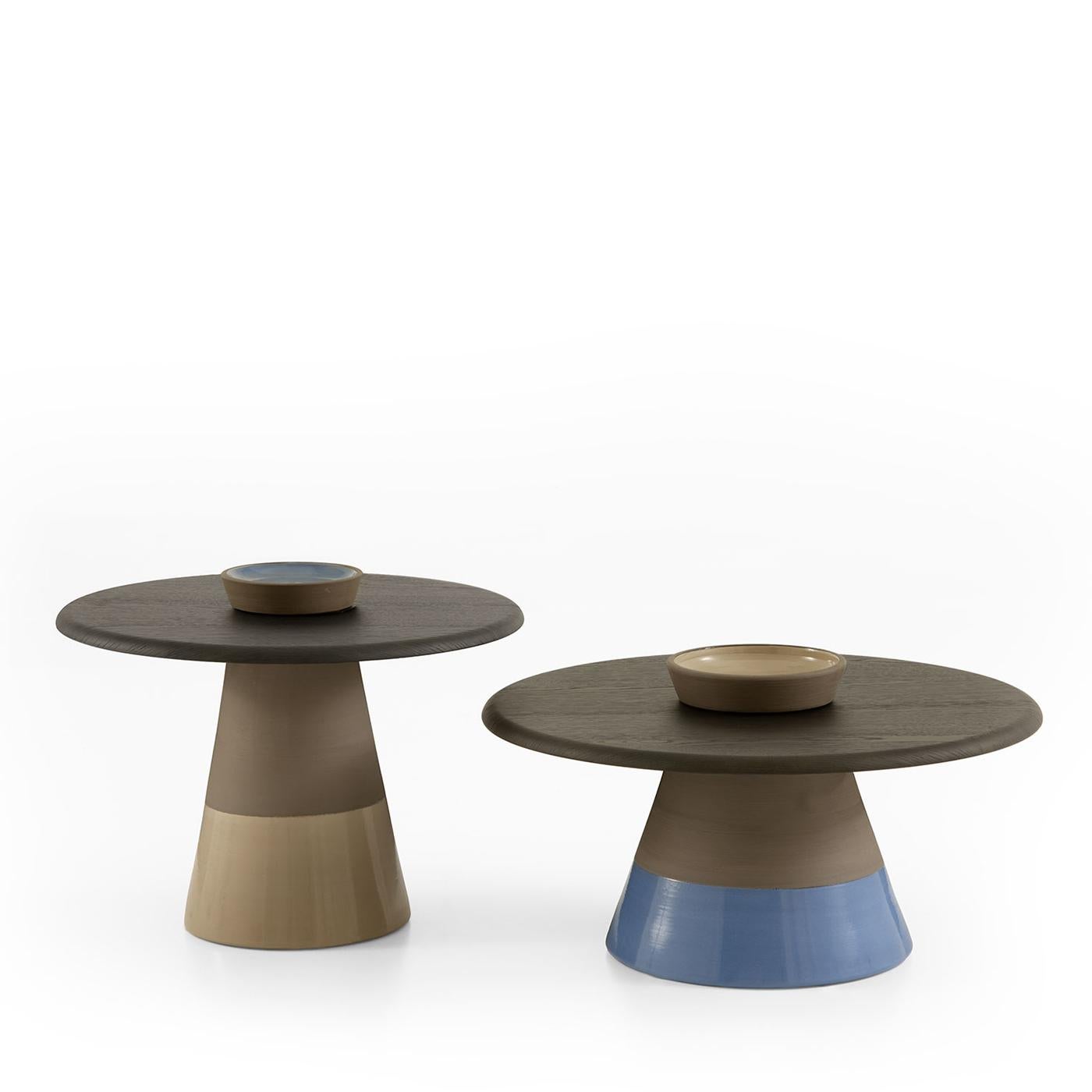 Mesa pequeña Sablier con base de arcilla y tablero chapado en roble Laguna de Morica Design en Nuevo estado para la venta en Milan, IT