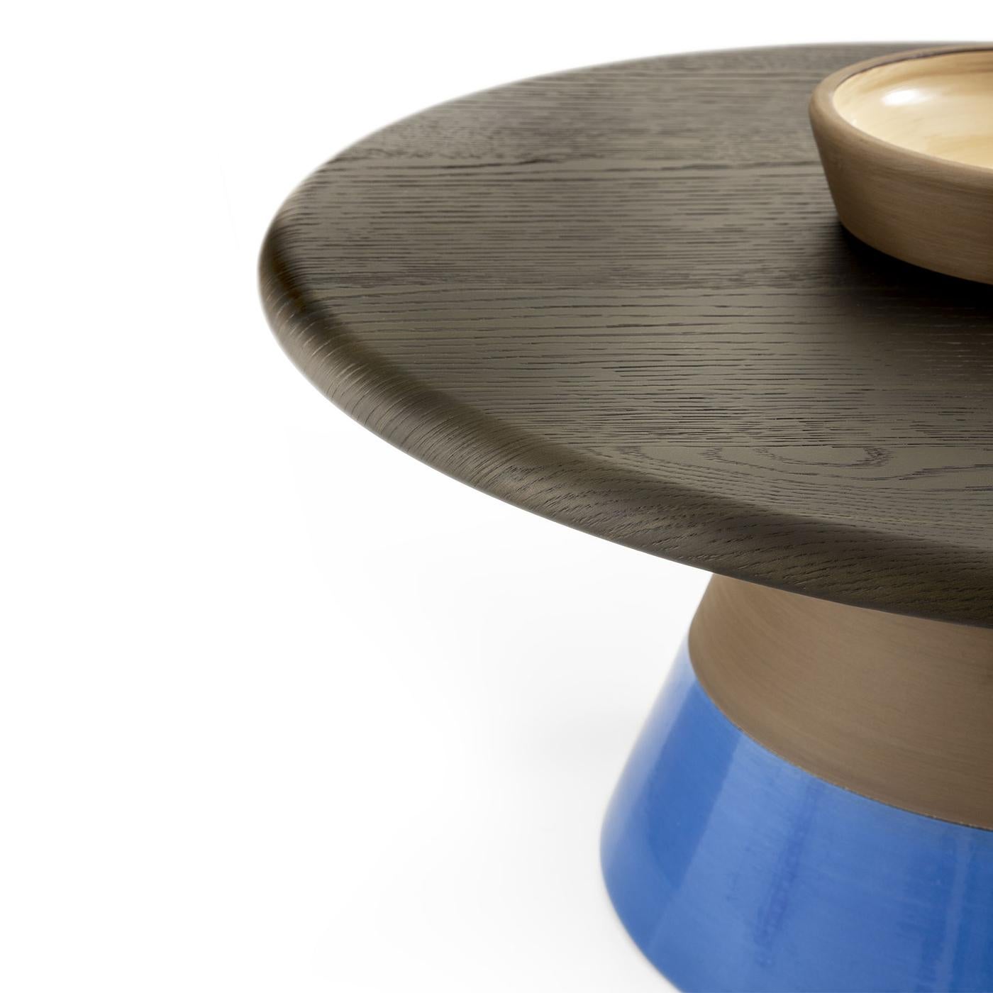 Mesa pequeña Sablier con base de arcilla y tablero chapado en roble Laguna de Morica Design Madera en venta