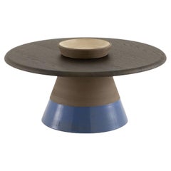 Mesa pequeña Sablier con base de arcilla y tablero chapado en roble Laguna de Morica Design