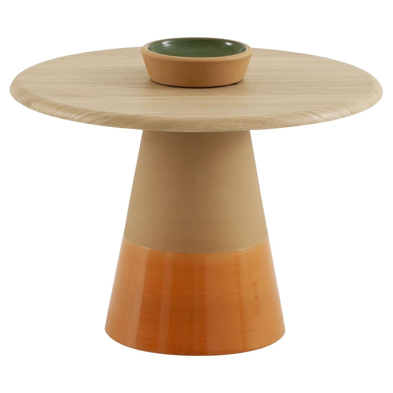 Mesa alta Sablier con base de arcilla y tablero de chapa de roble de Morica Design