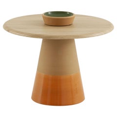 Mesa alta Sablier con base de arcilla y tablero de chapa de roble de Morica Design