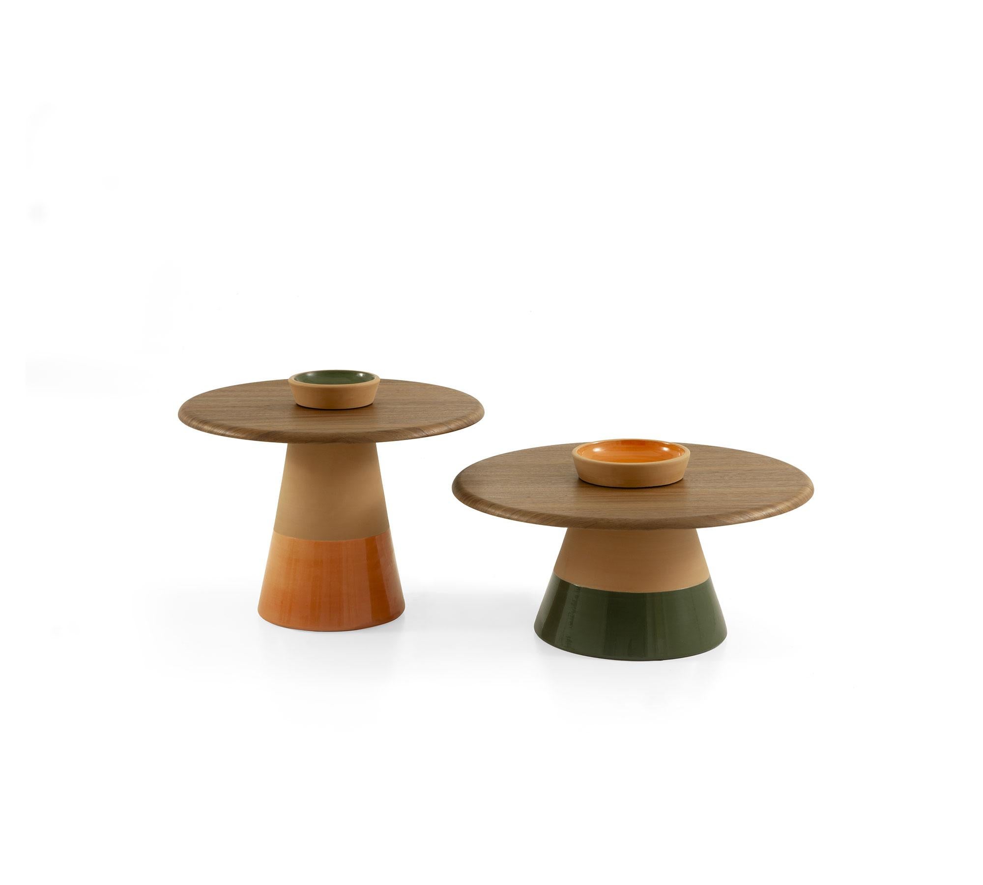 Sablier Oak and Clay Coffee Table by Morica Design
Dimensions: D 70 x W 70 x H 34 cm.
Materials: Canaletto walnut, Muschio Green terracotta.

Available in Canaletto Walnut, Laguna Oak, or Oak wood. Please contact us.
Available in different clay