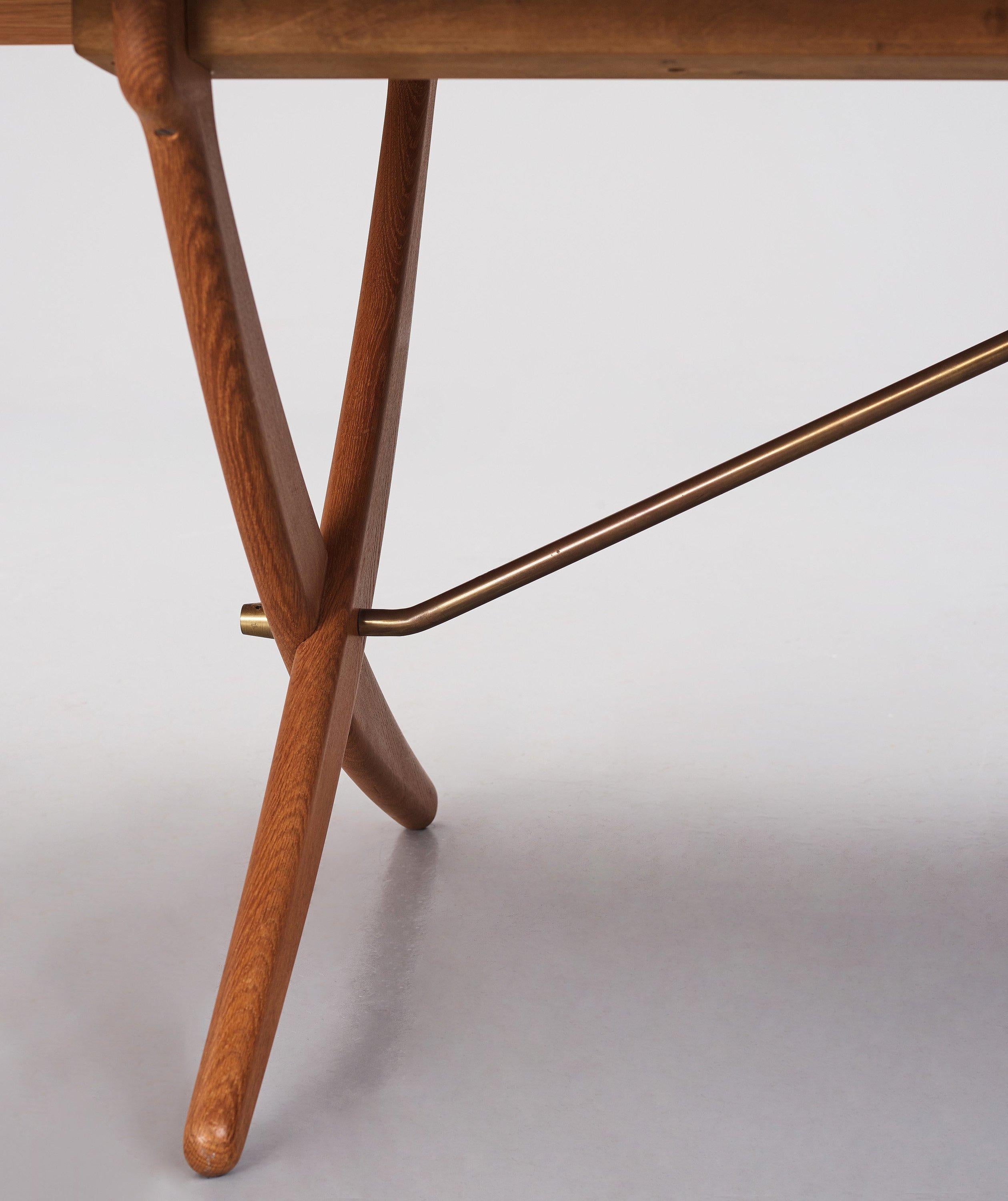 Danish Modern Sabre Table Model AT-314 by Hans Wegner, 1950's In Good Condition For Sale In Uccle, BE