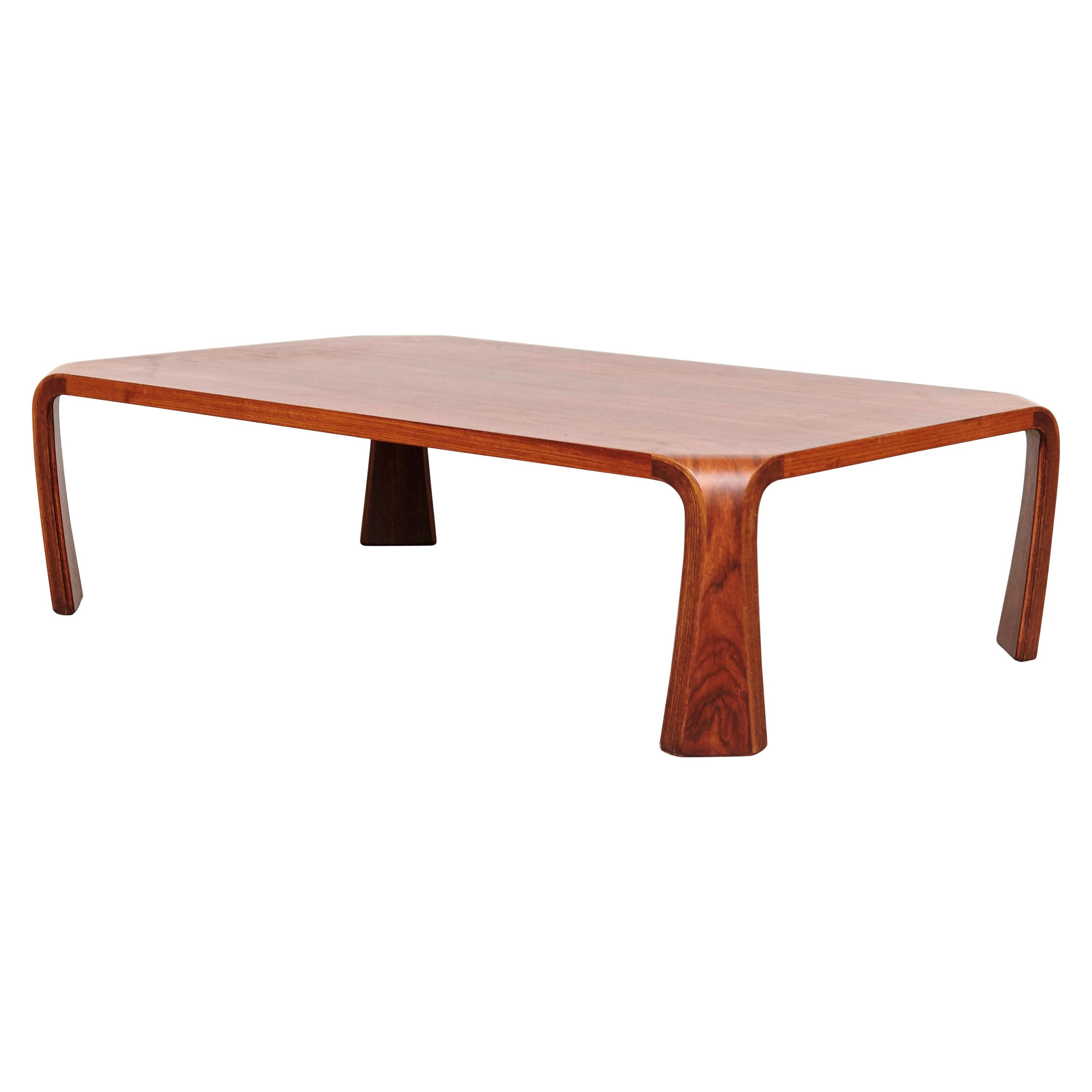 Stunning coffee table in bent rosewood, designed by Saburo Inui, manufactured by Tendo in Japan, 1960s.

In good original condition with minor wear consistent with age and use, preserving a beautiful patina.

  