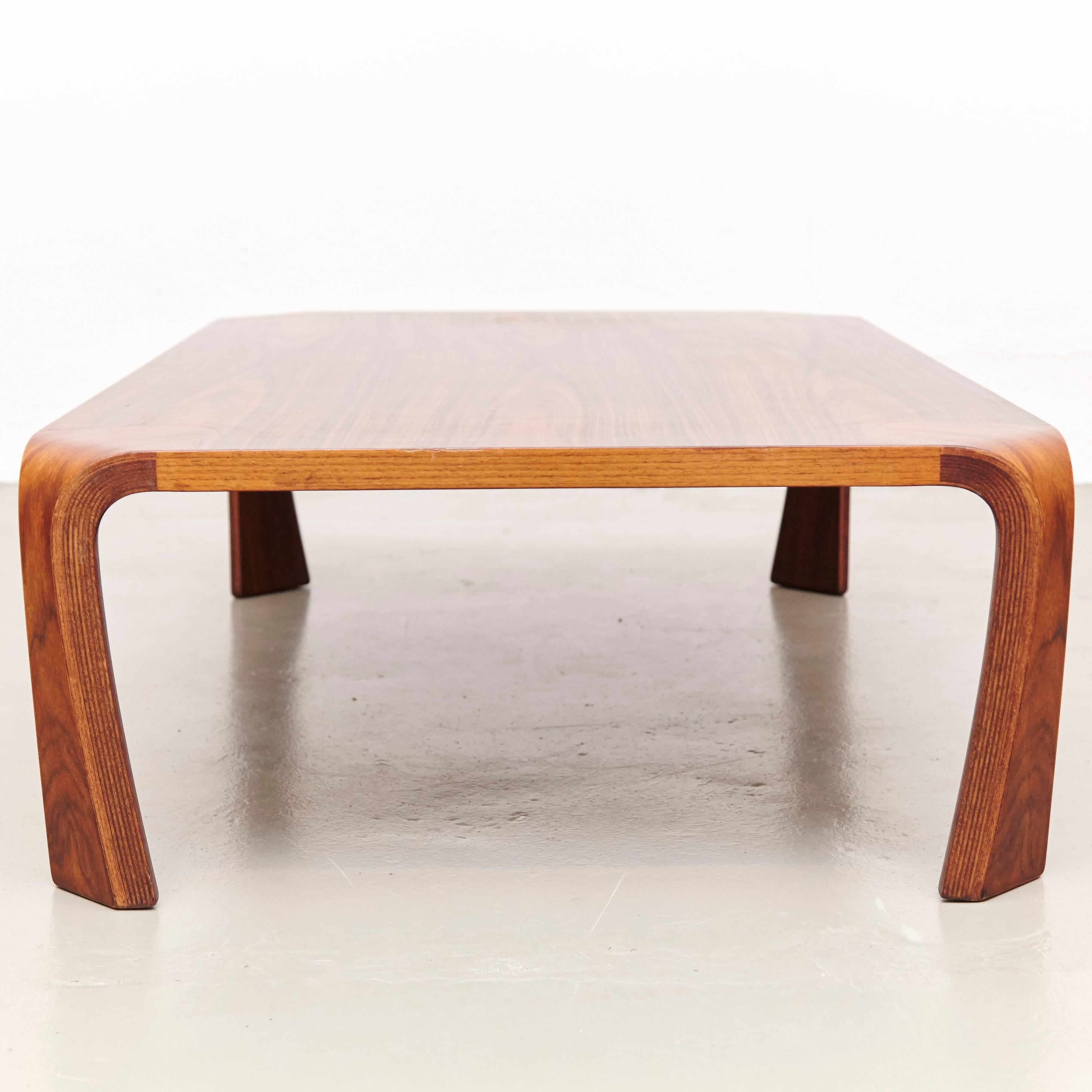 Stunning coffee table in bent rosewood, designed by Saburo Inui, manufactured by Tendo in Japan, 1960s.

In good original condition with minor wear consistent with age and use, preserving a beautiful patina.

 