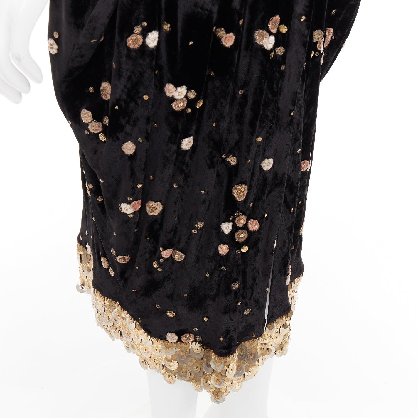 SABYASACHI black velvet gold floral applique sequins drape V neck dress S
Reference: NKLL/A00529
Brand: Sabyasachi
Material: Velvet
Color: Black, Gold
Pattern: Floral
Closure: Slip On
Lining: Multicolour Fabric
Extra Details: Gold and copper sequins