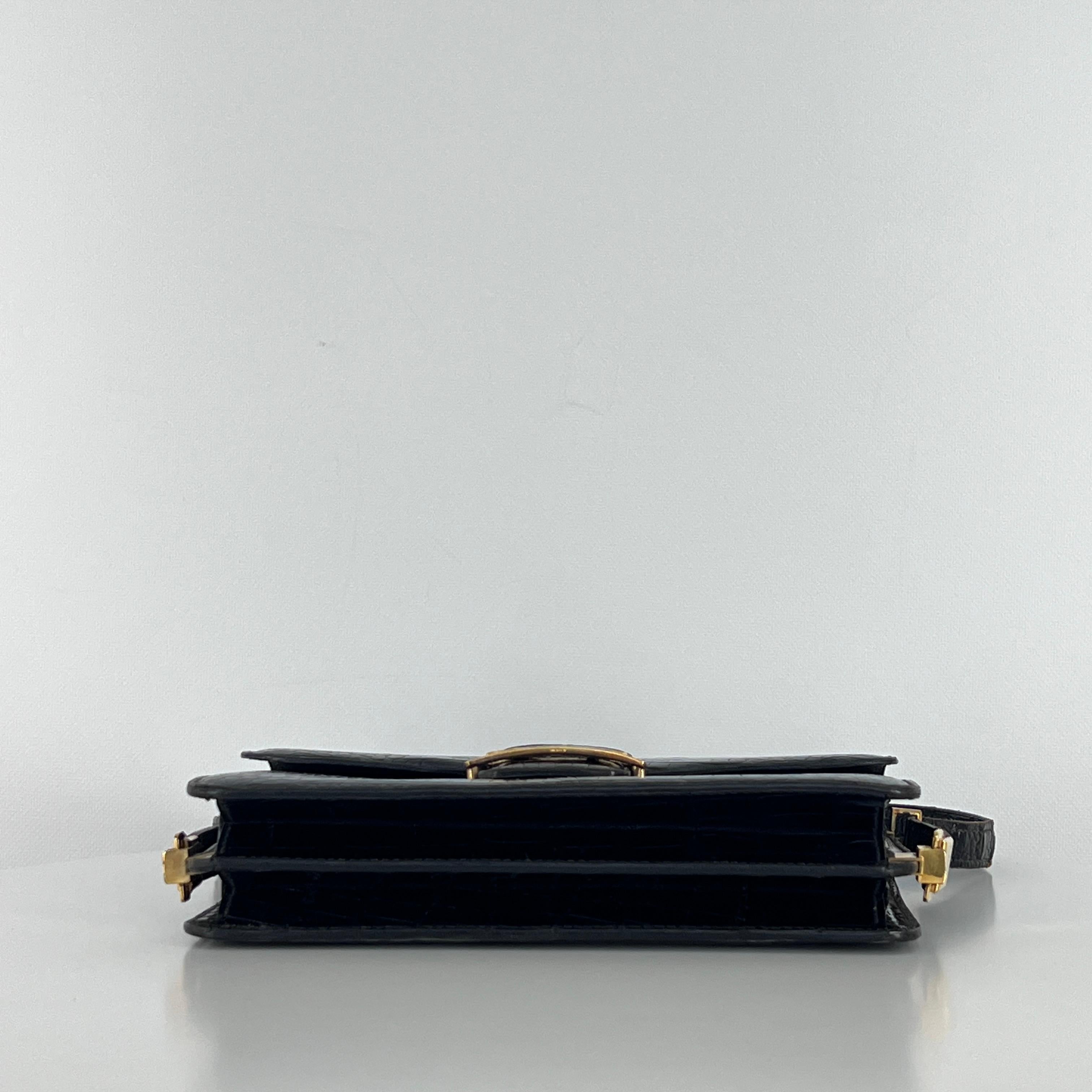 Sac à main CELINE Triomphe crocodile noir 1990-1999 in vendita 1