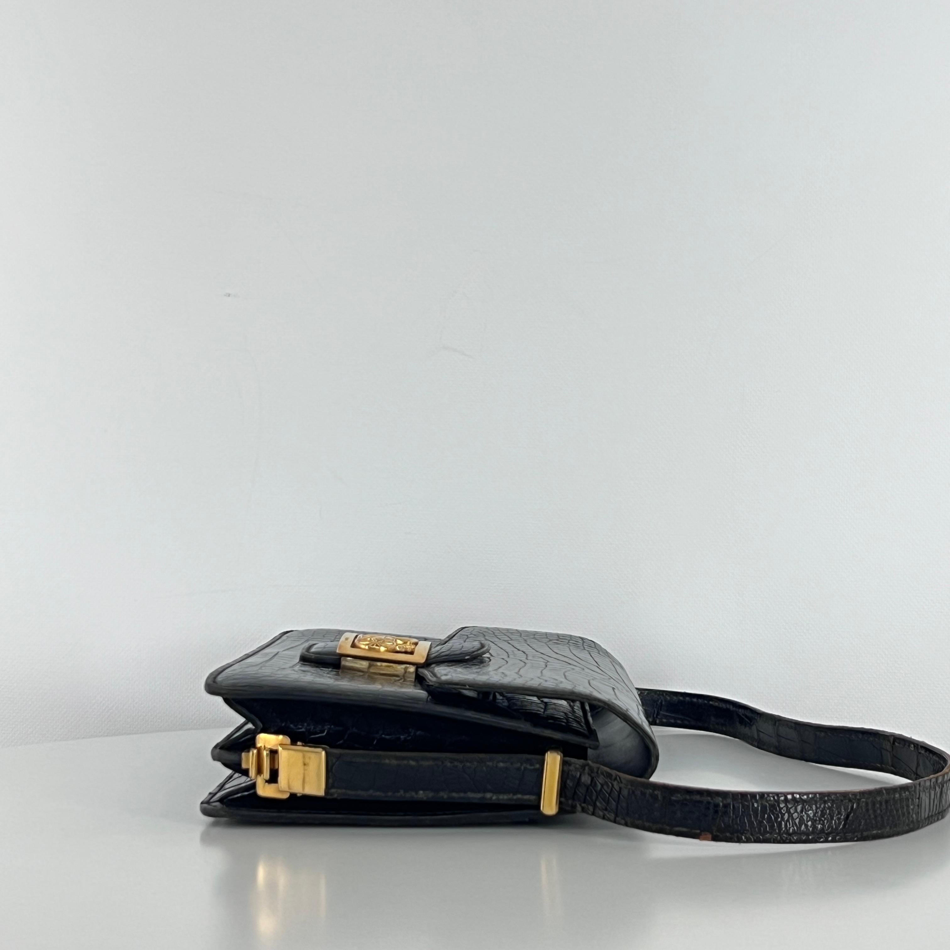 Sac à main CELINE Triomphe crocodile noir 1990-1999 in vendita 2