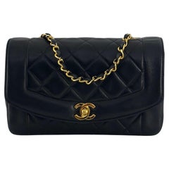 Sac à main CHANEL Diana Small cuir d
agneau noir 1991-1994