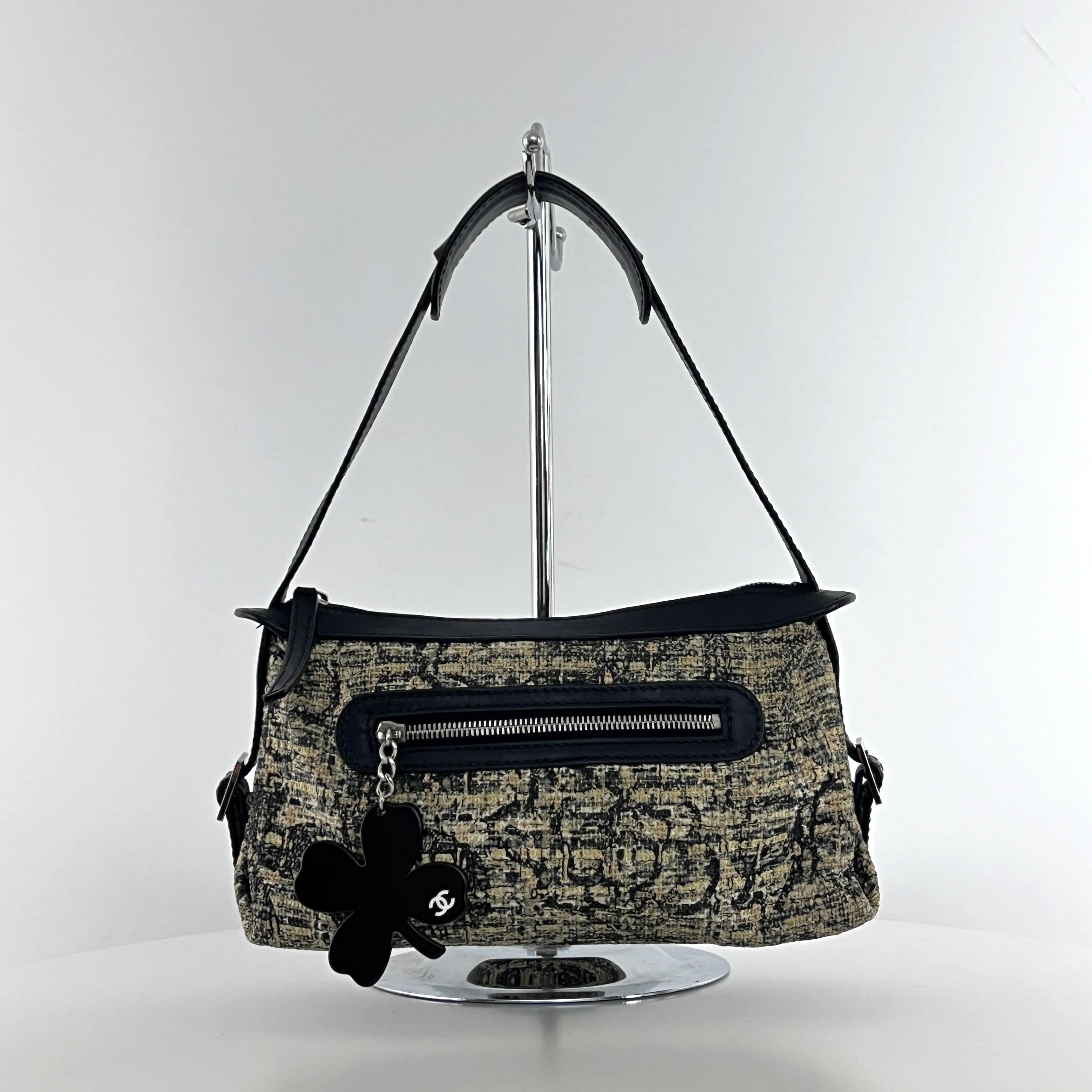 Nero Sac à main Chanel Hobo Tweed Small tweed et cuir noir 2005-2006 in vendita