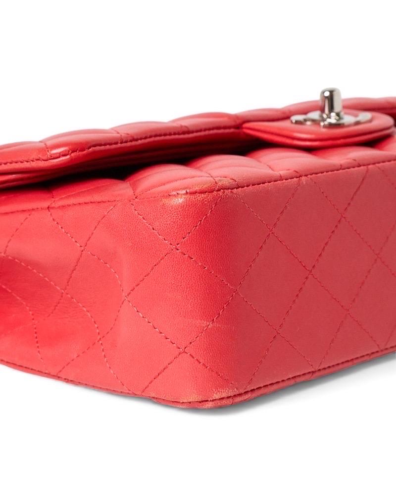 Handtasche Fendi mini aus marronem Leder mit silbernen Verzierungen. Er ist mit einer im Angebot 6