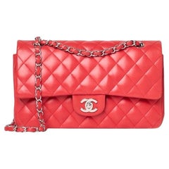 Sac baguette Fendi mini en cuir marron avec finitions argentées. Il est doté d
u