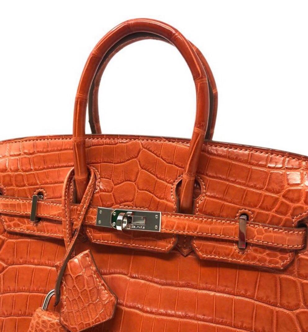 Sac Birkin Hermès Paris stamp P , the bag is size 25 the most requested and desired in very good condition complete with dust-bag,keys locks clochette.
Originale envoice Hermès 